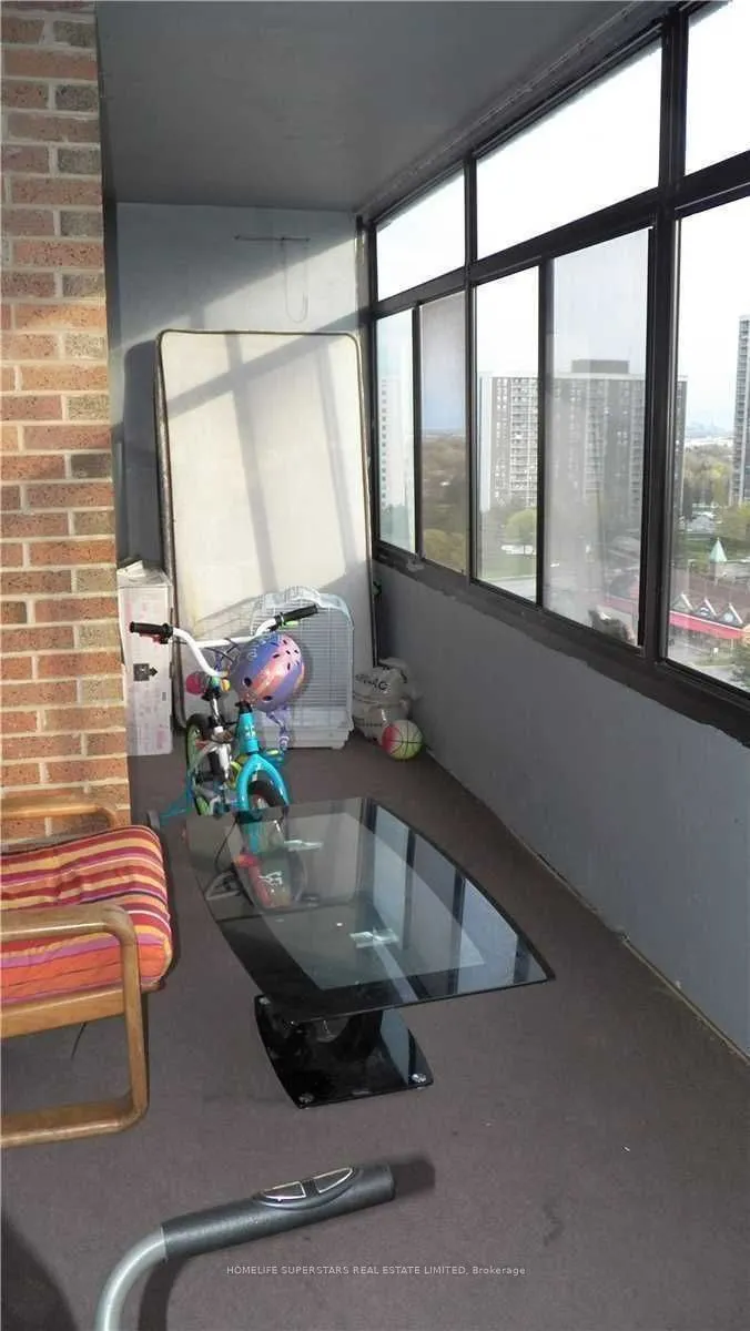 15 Kensington Road #1410