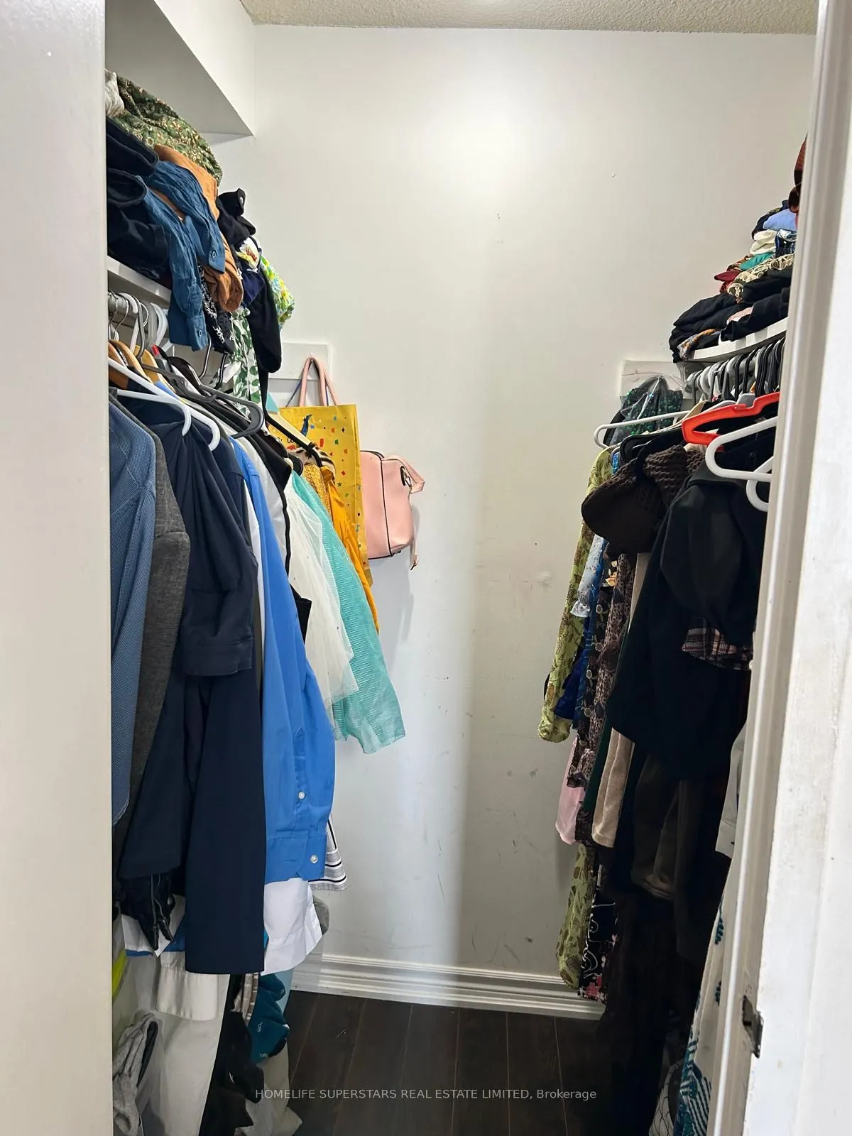 15 Kensington Road #1410