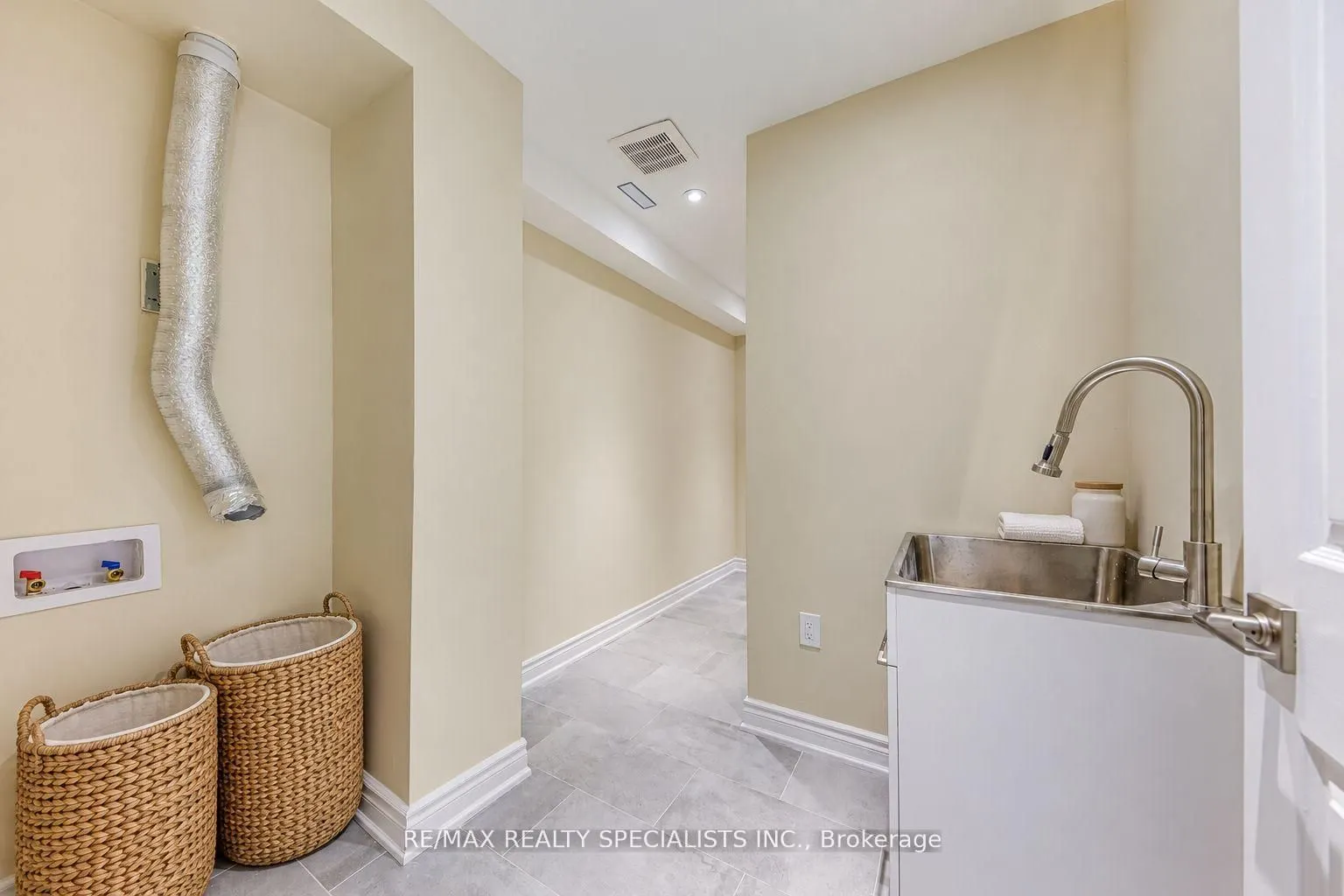 102 Sunforest Drive