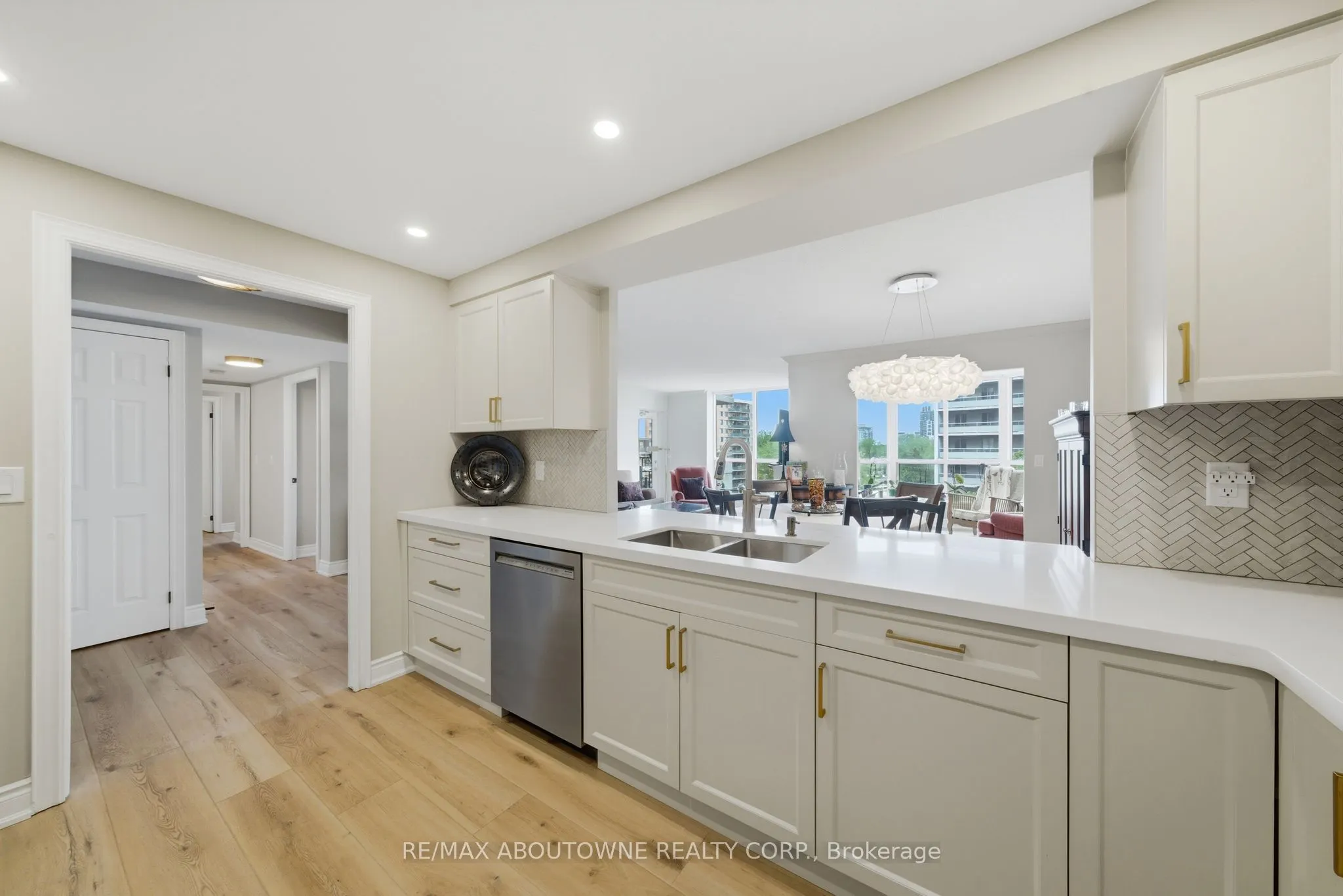 442 Maple Avenue #606