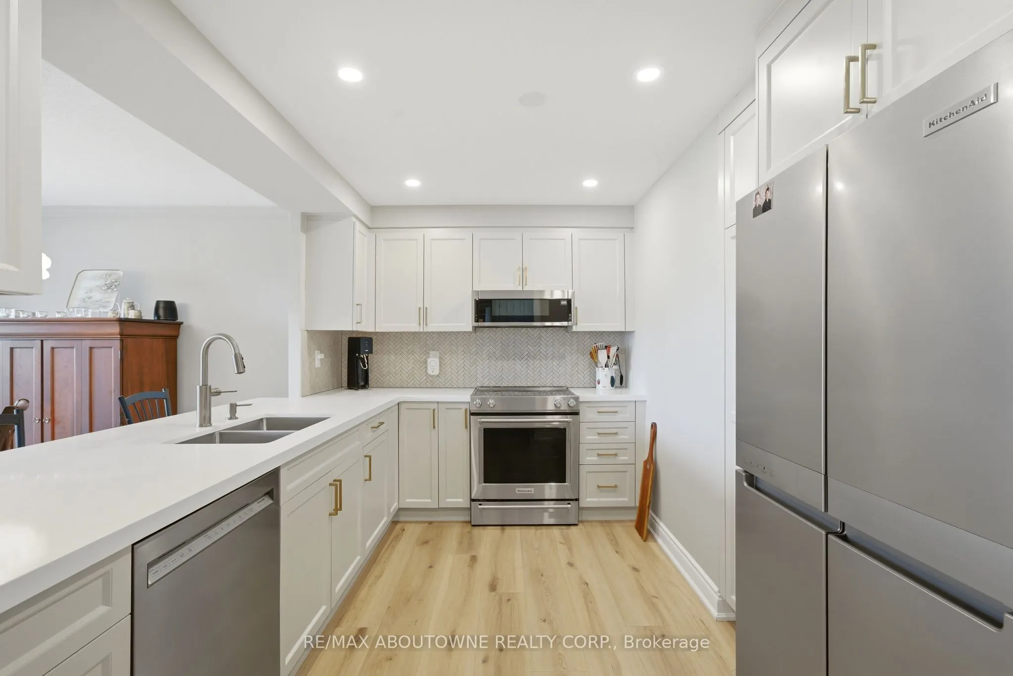 442 Maple Avenue #606