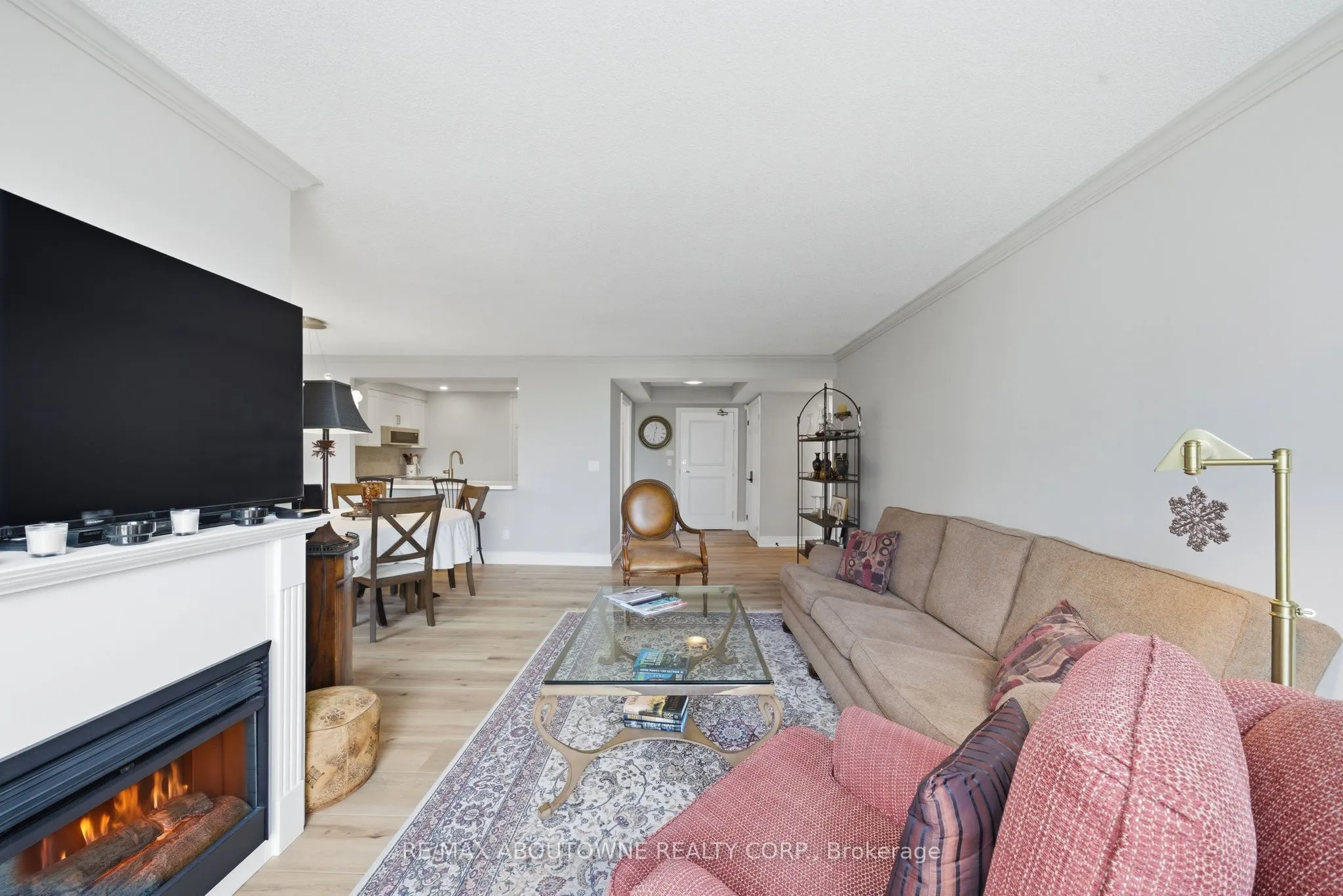 442 Maple Avenue #606