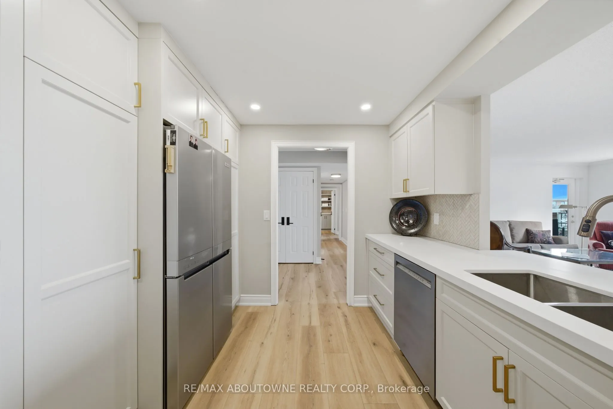 442 Maple Avenue #606