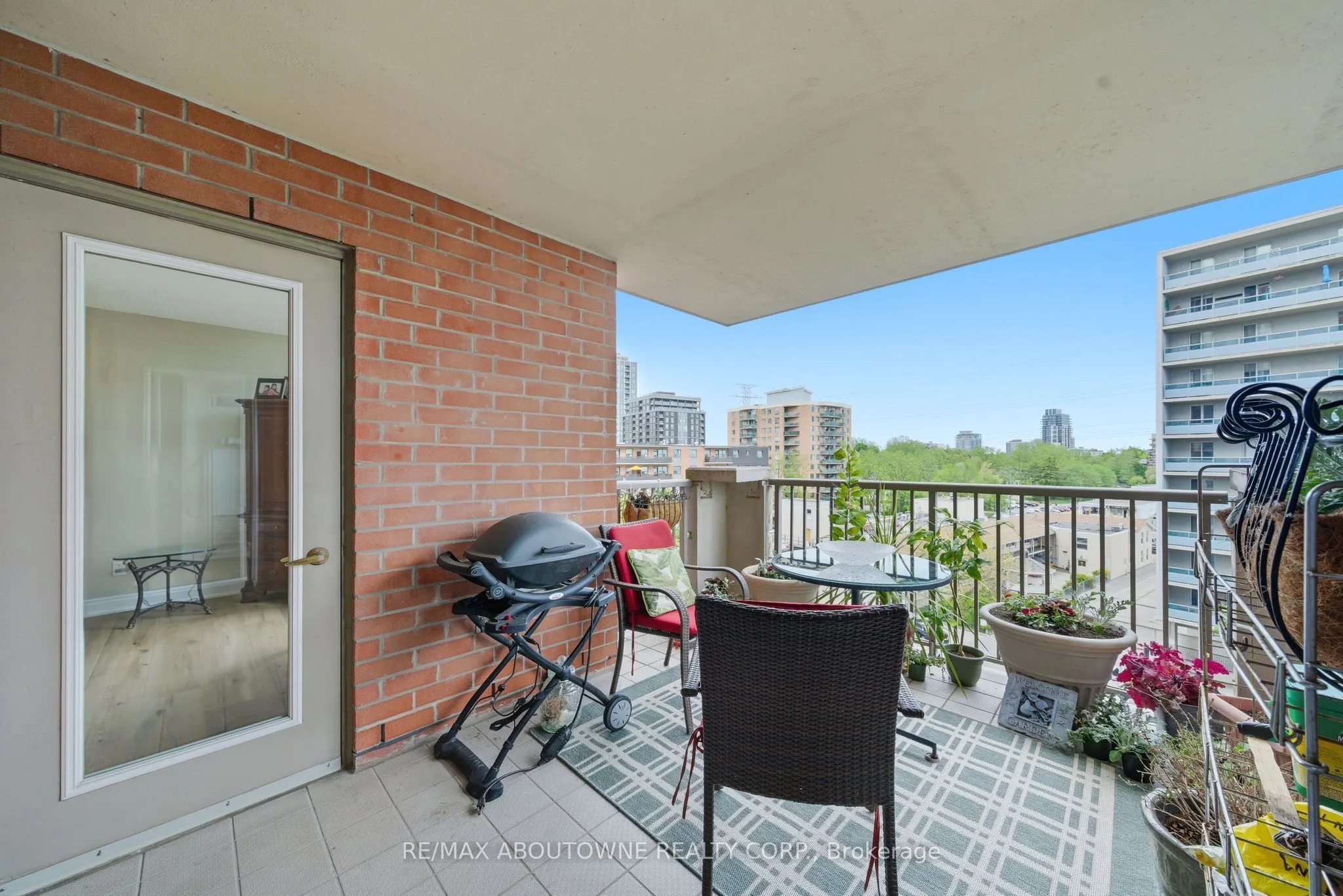 442 Maple Avenue #606