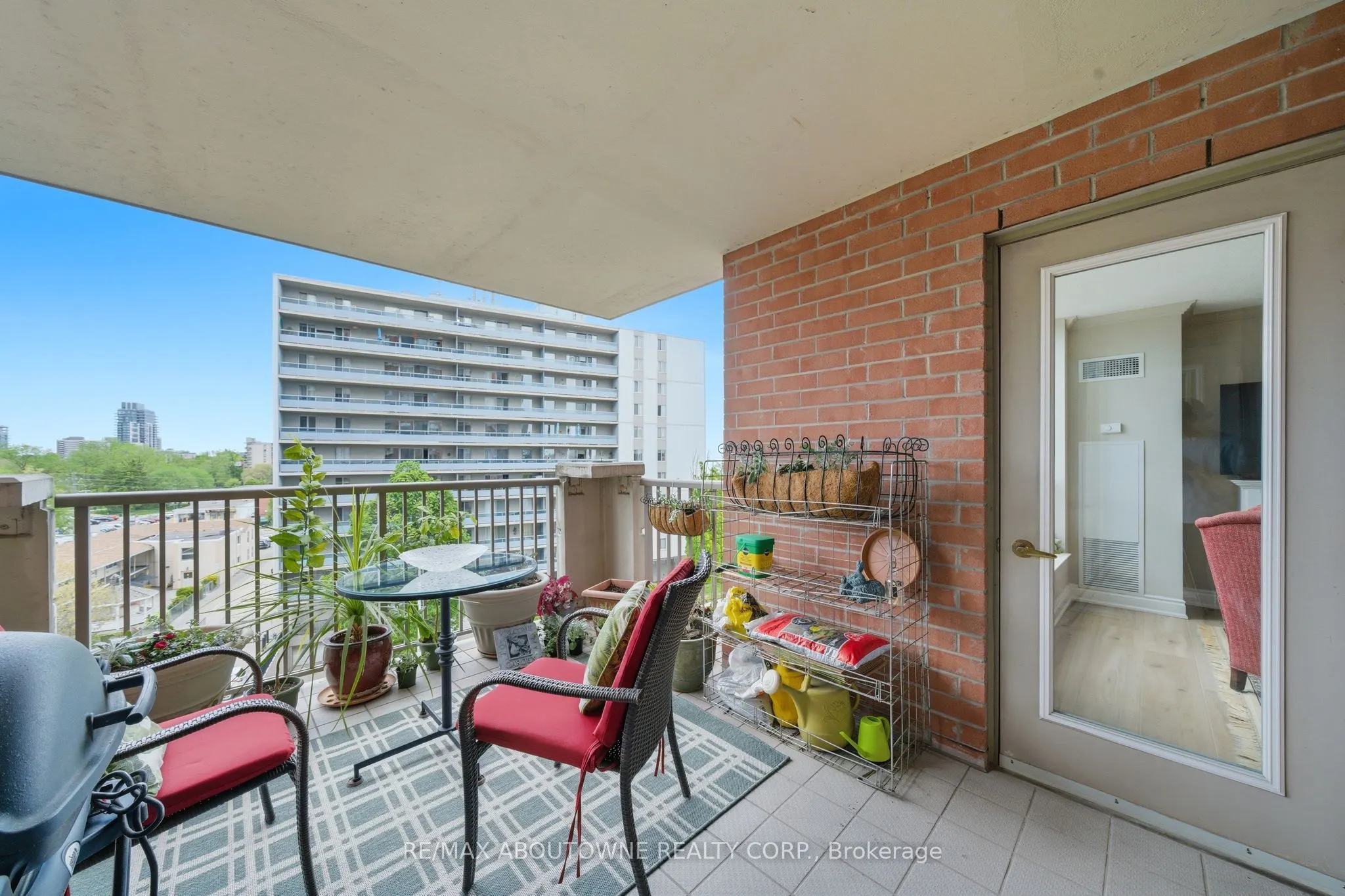 442 Maple Avenue #606