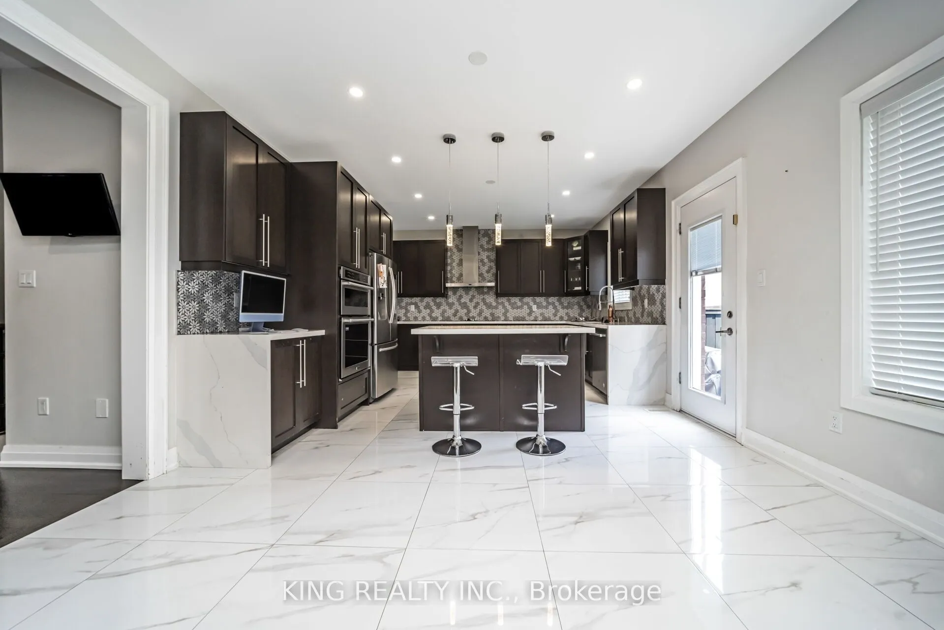 11 Malpass Street
