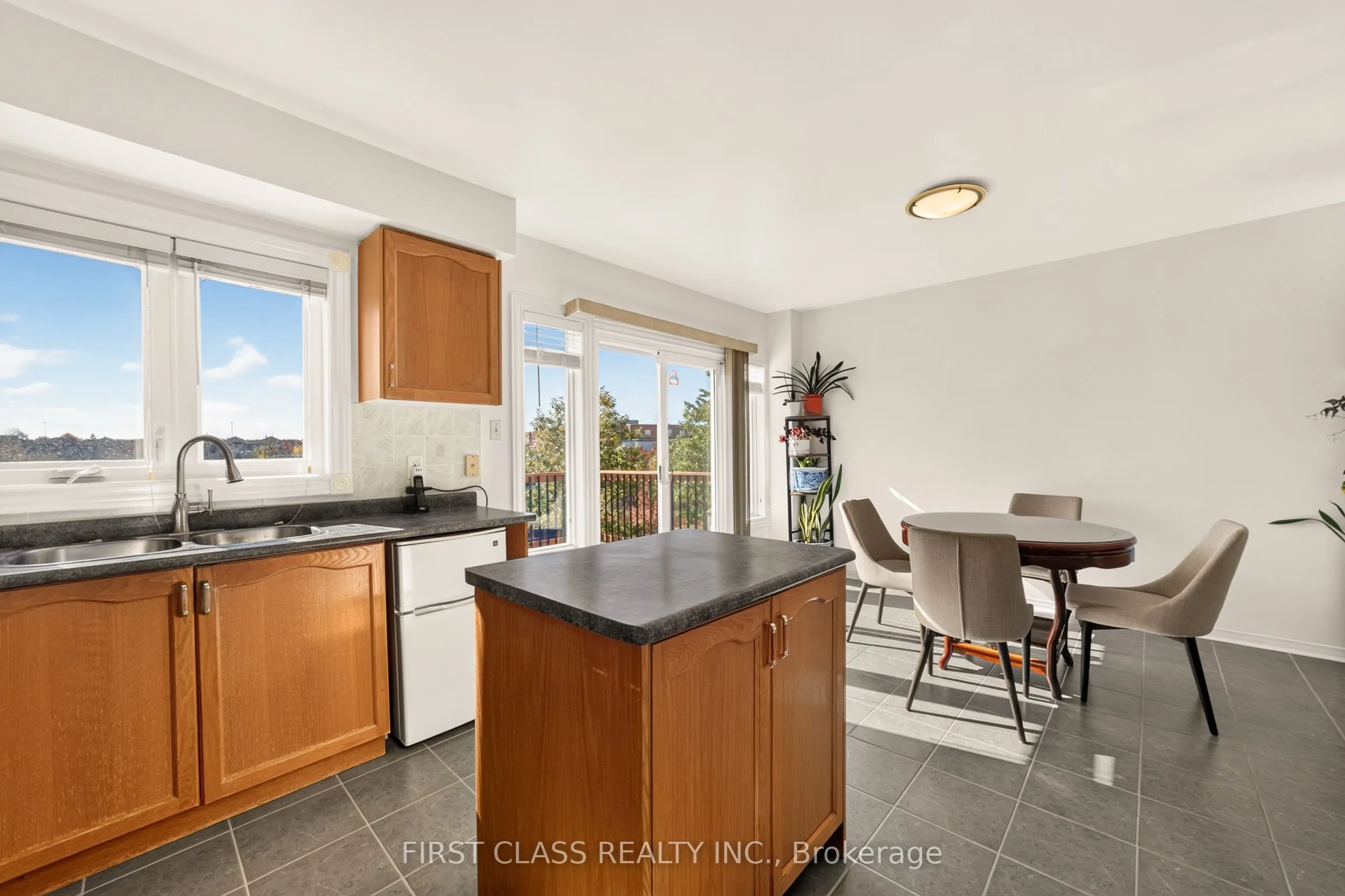 38 Pacific Wind Crescent