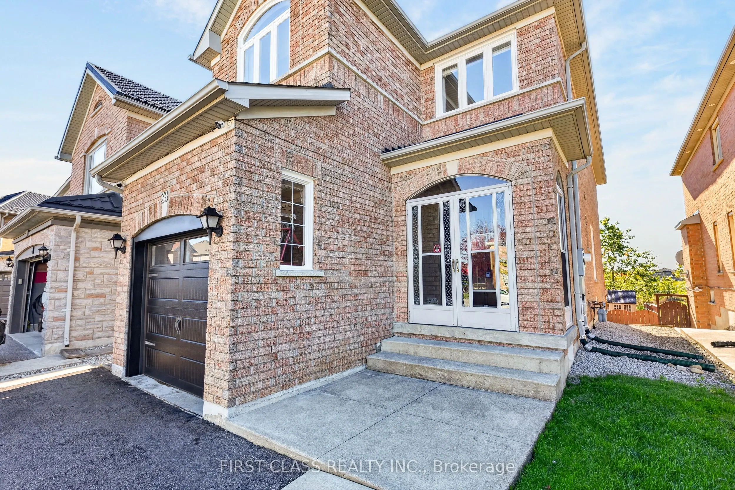 38 Pacific Wind Crescent