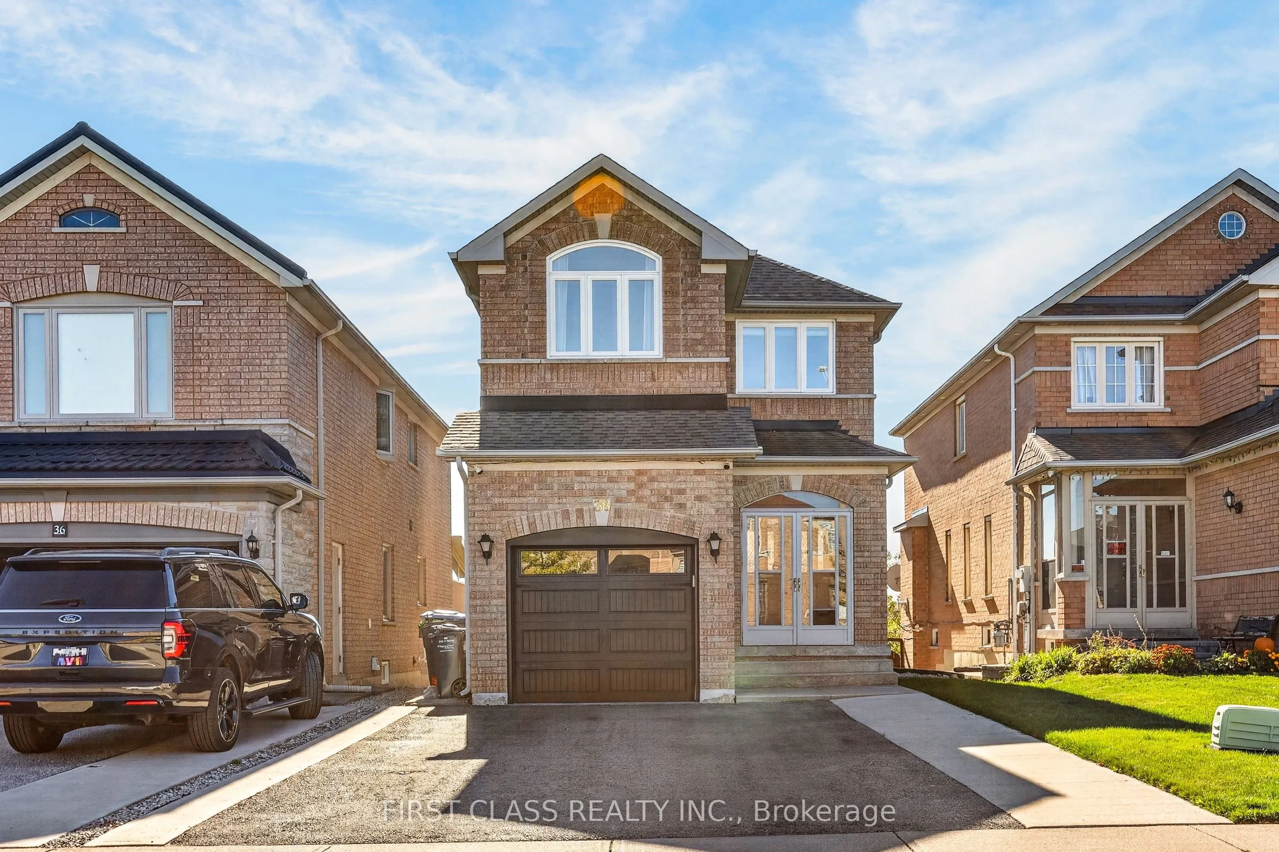 38 Pacific Wind Crescent