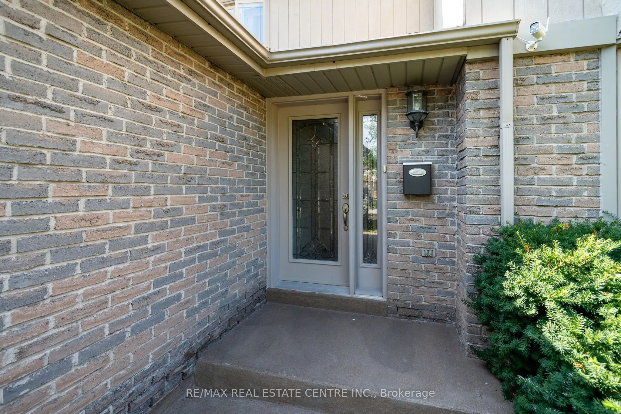 44 Madelaine Crescent