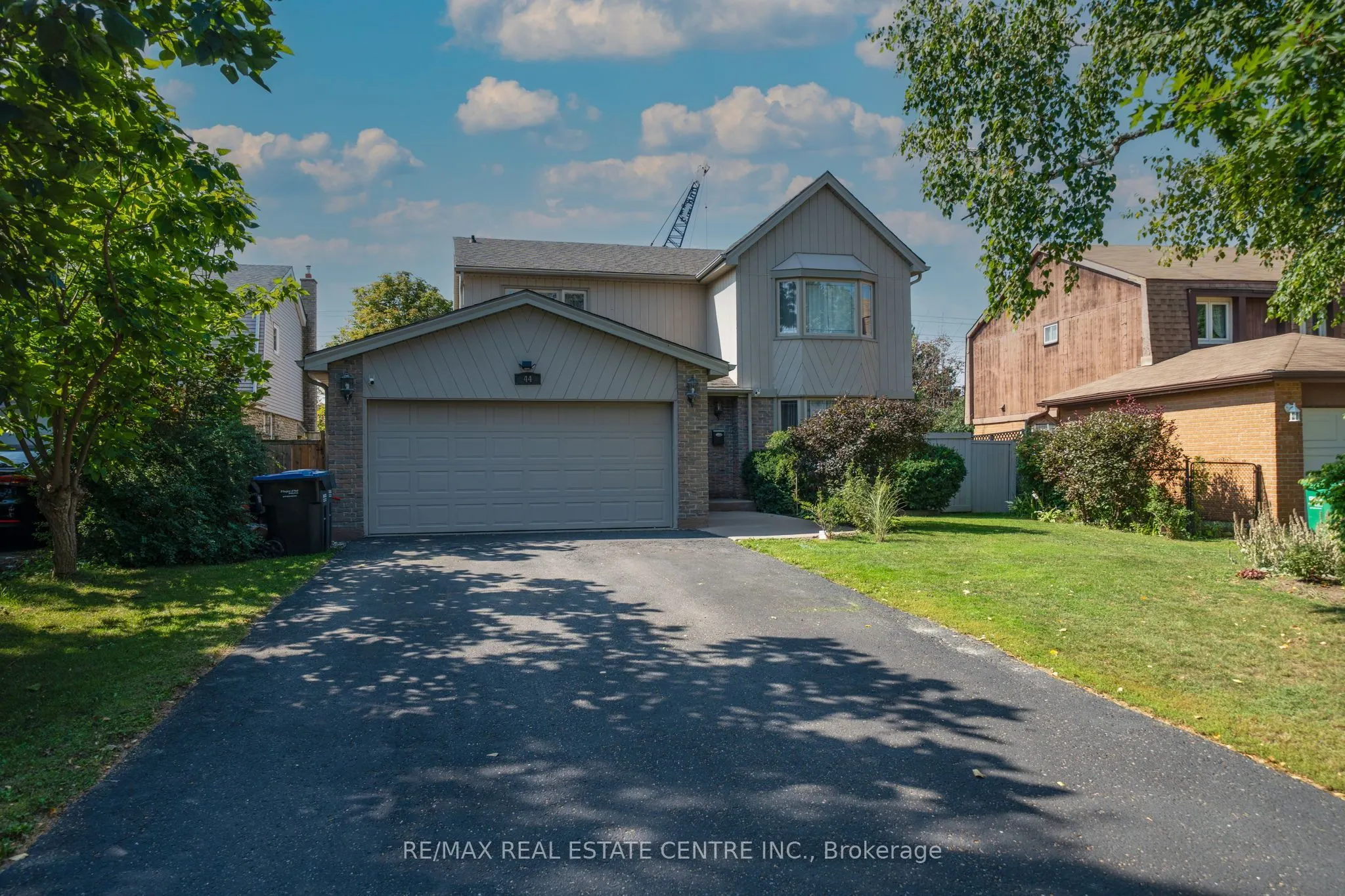 44 Madelaine Crescent