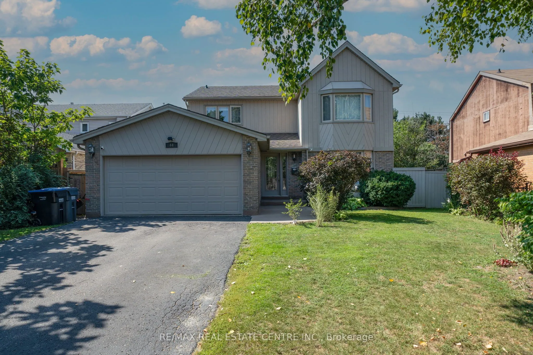 44 Madelaine Crescent
