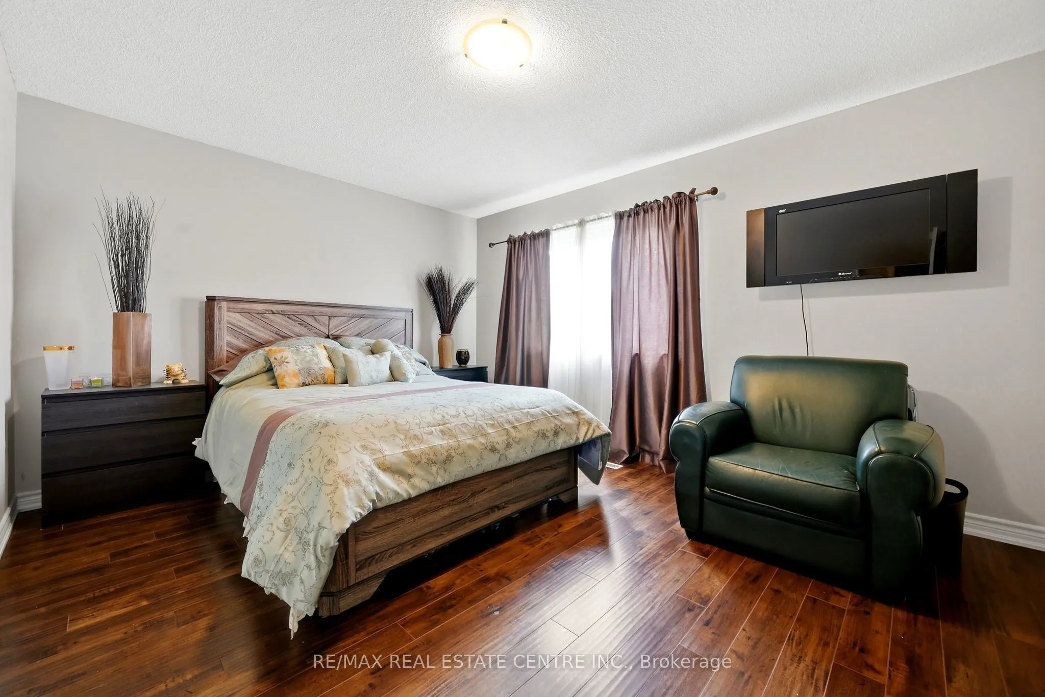 44 Madelaine Crescent