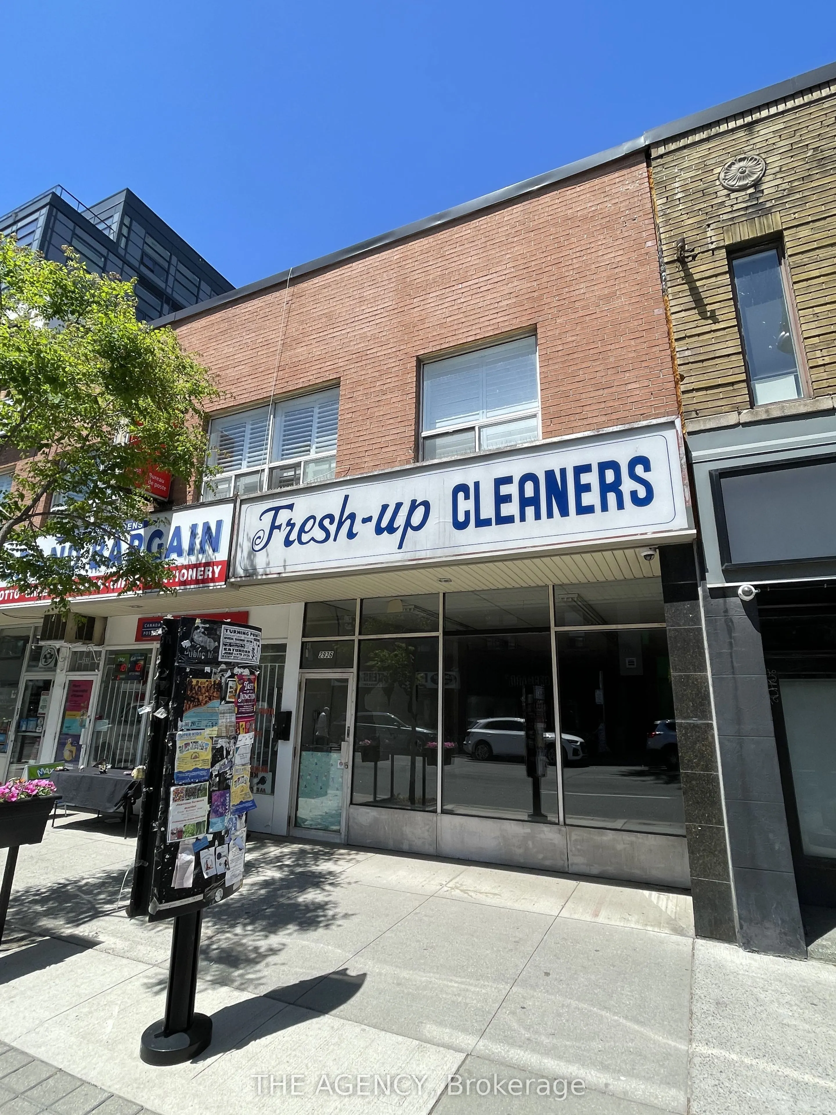 2936 Dundas Street W