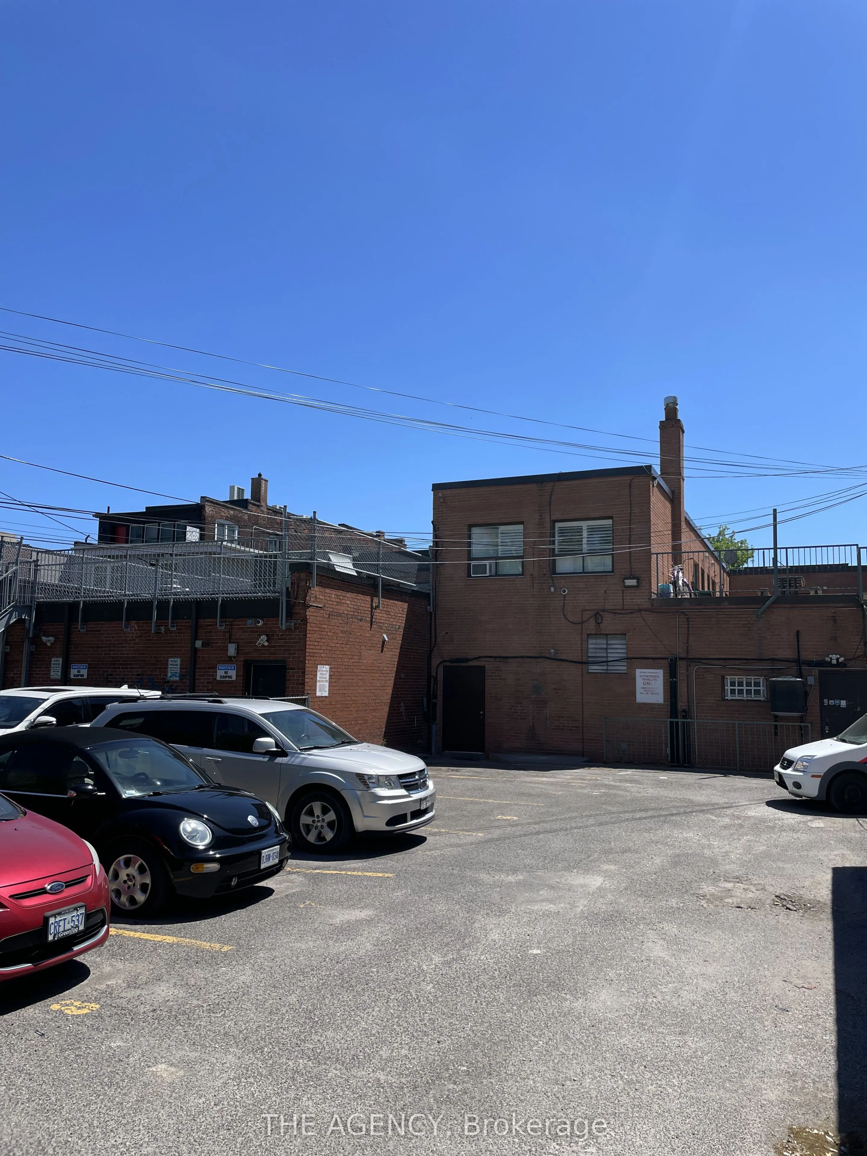 2936 Dundas Street W