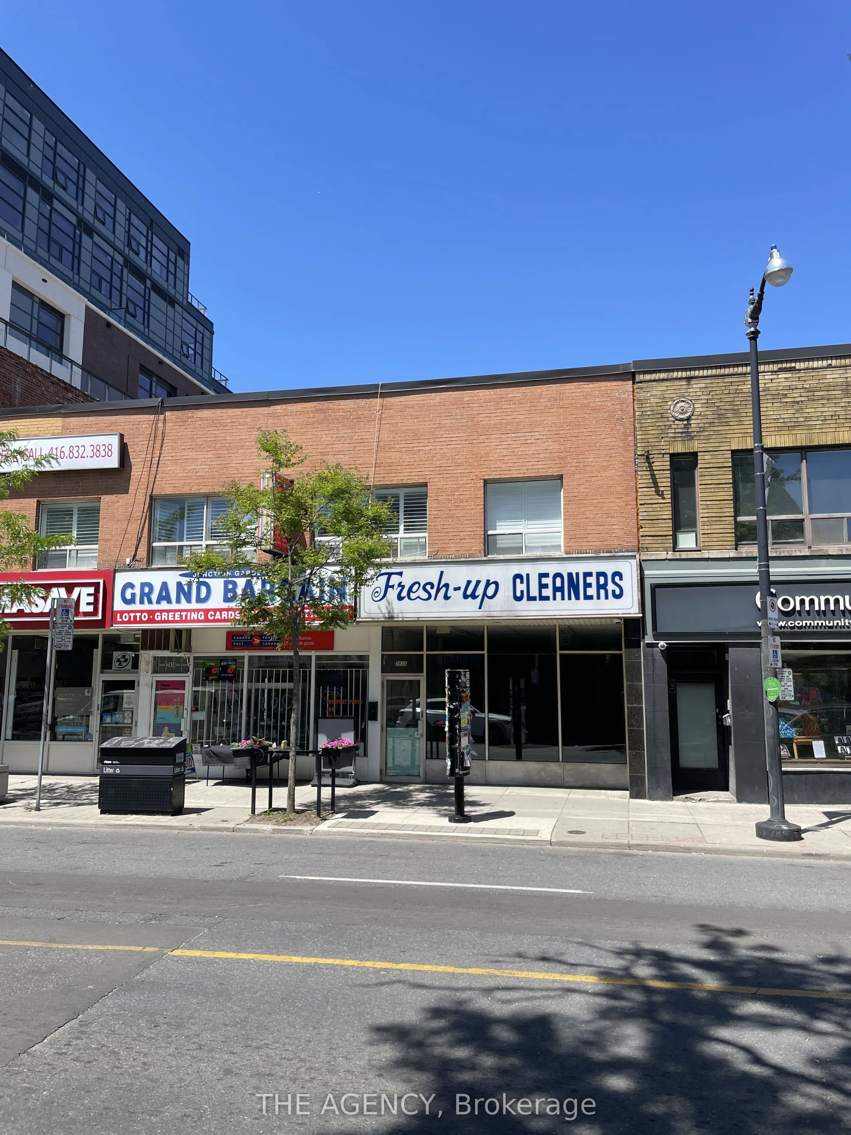 2936 Dundas Street W
