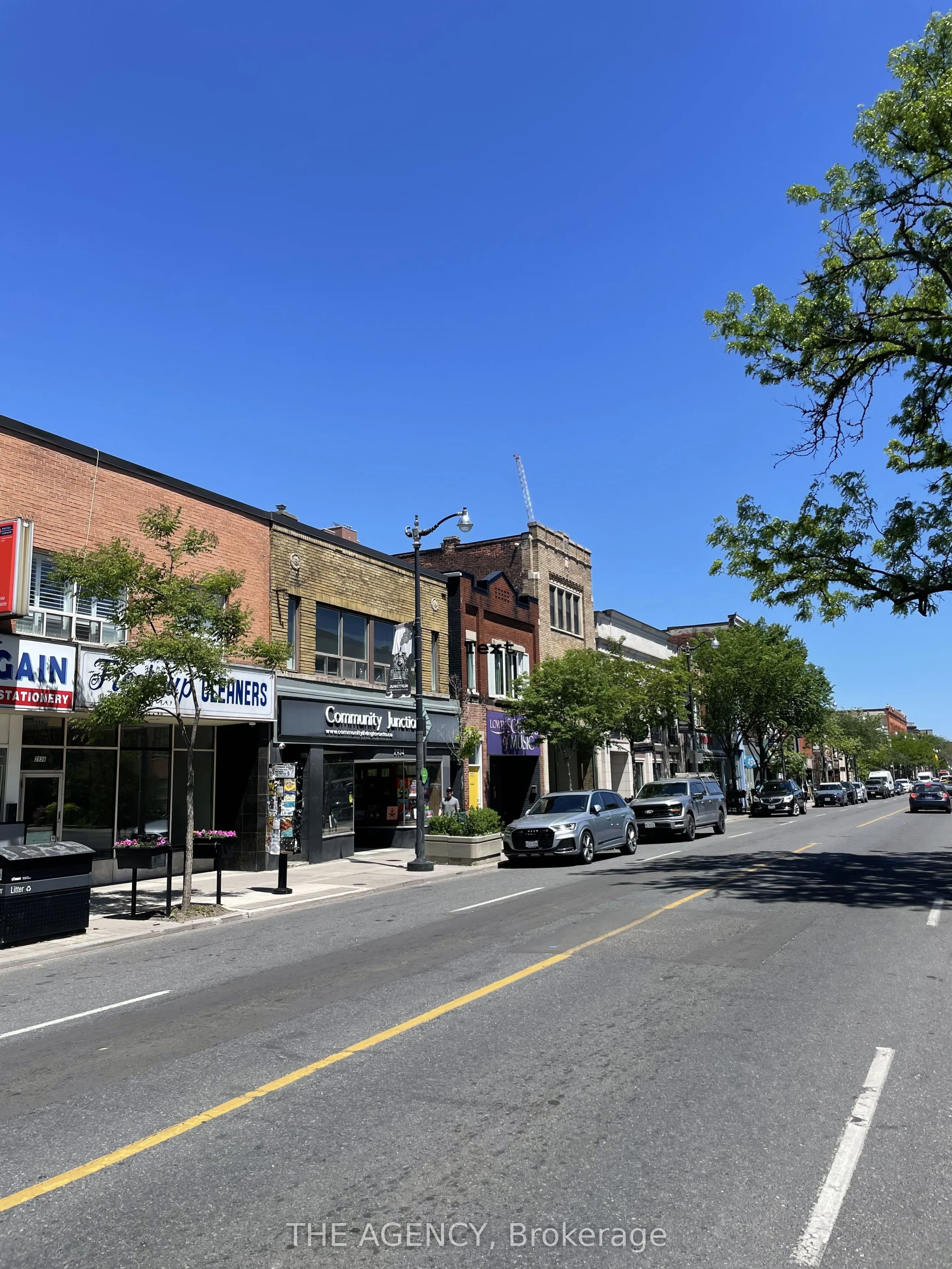 2936 Dundas Street W