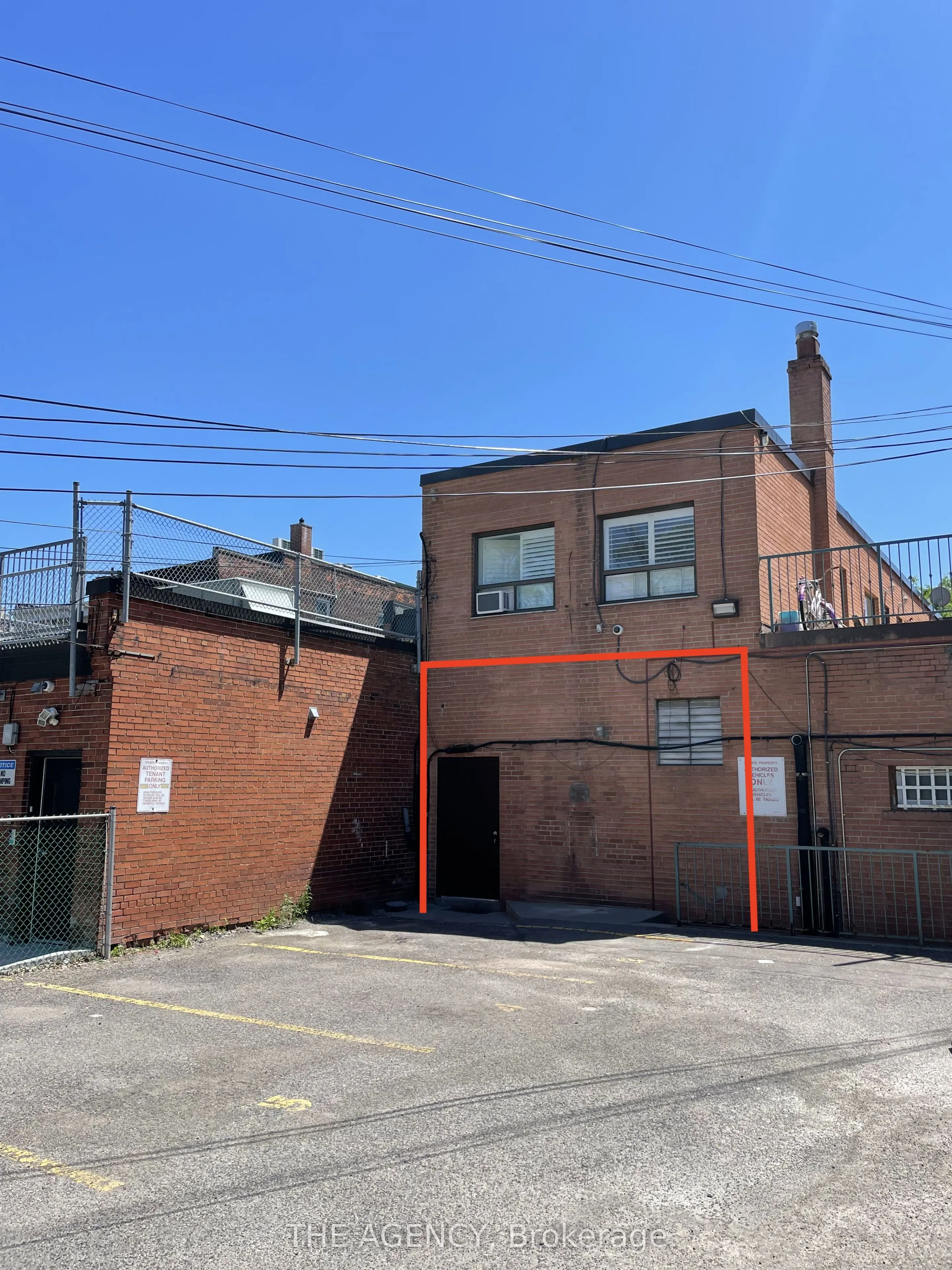 2936 Dundas Street W