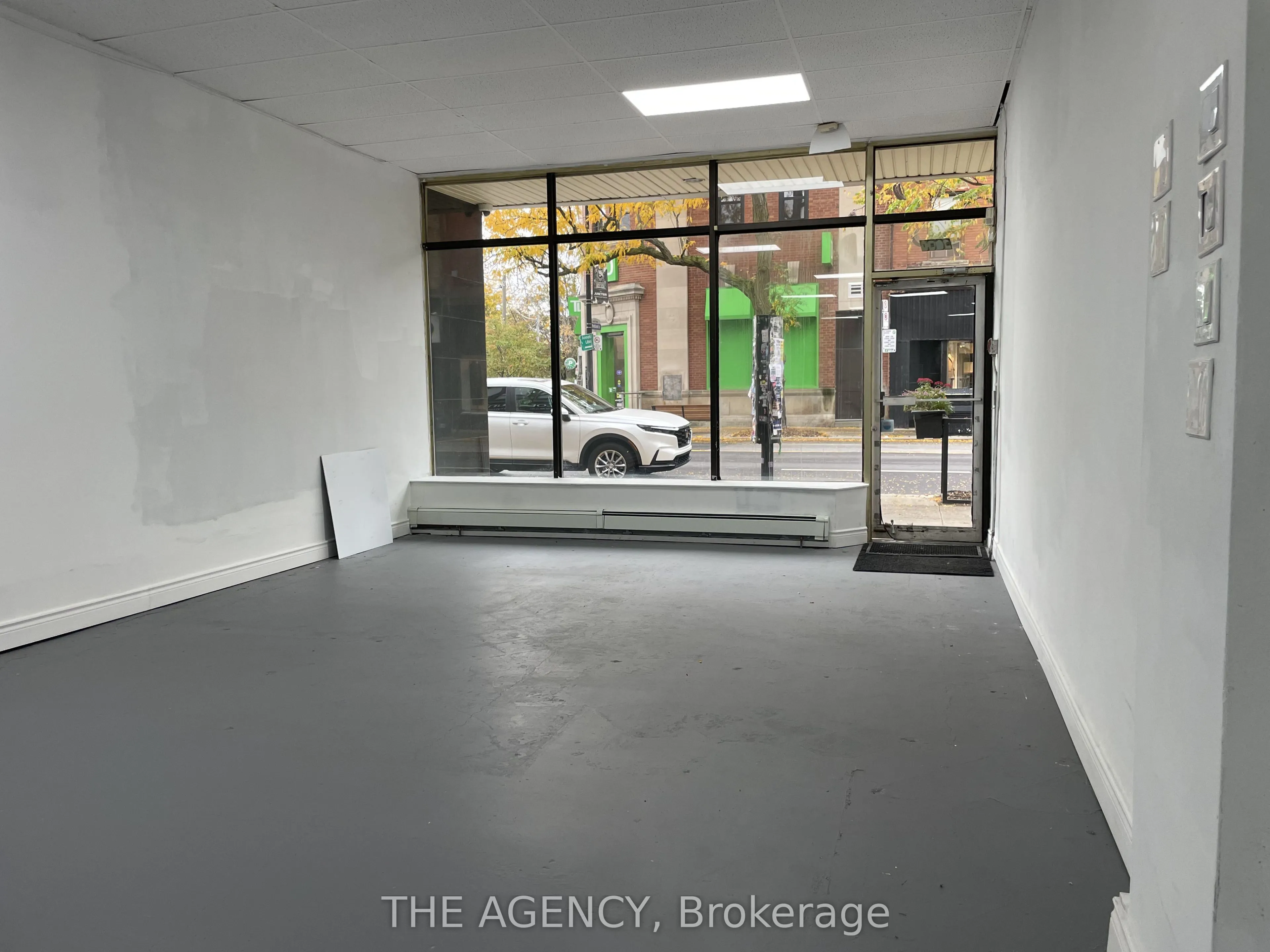 2936 Dundas Street W