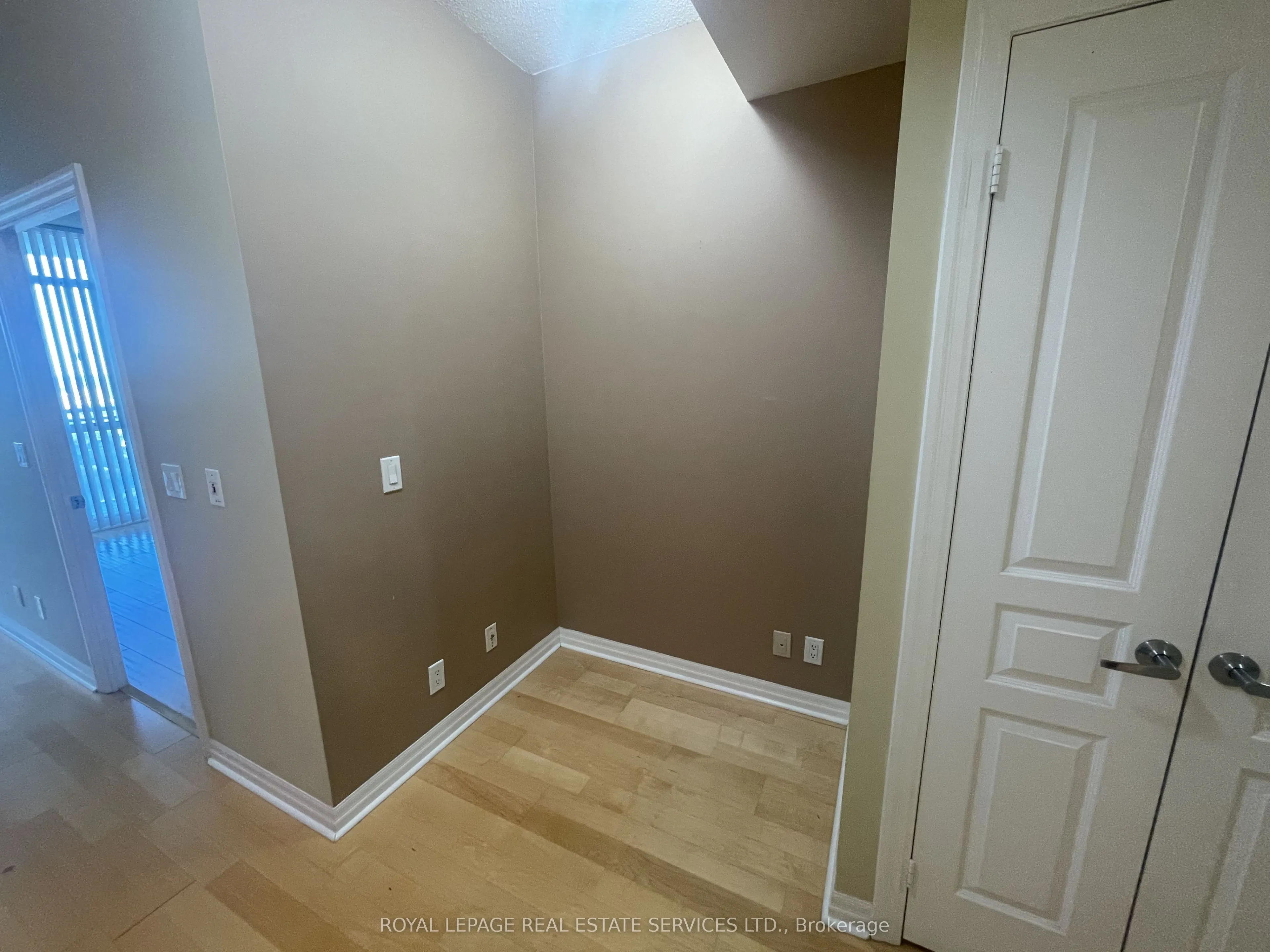 3939 Duke Of York Boulevard #2006