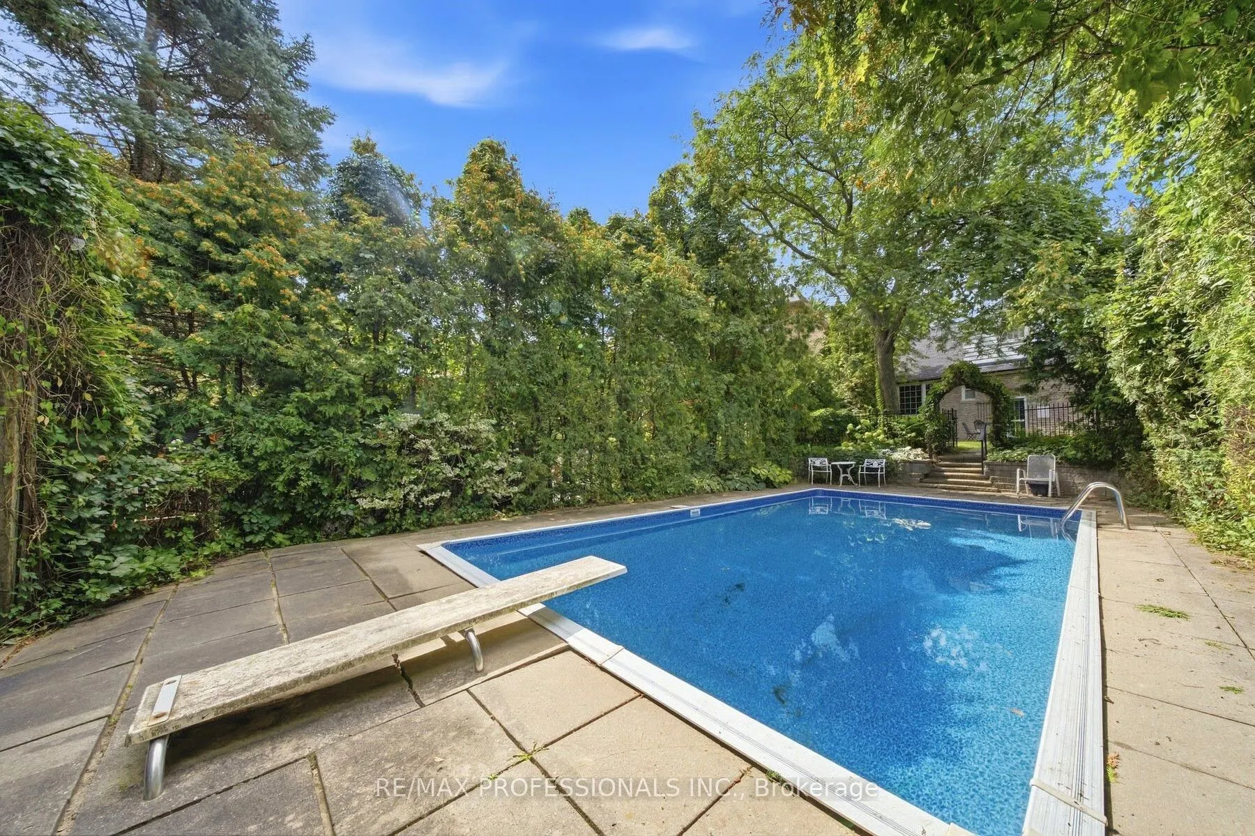 15 Hartfield Court