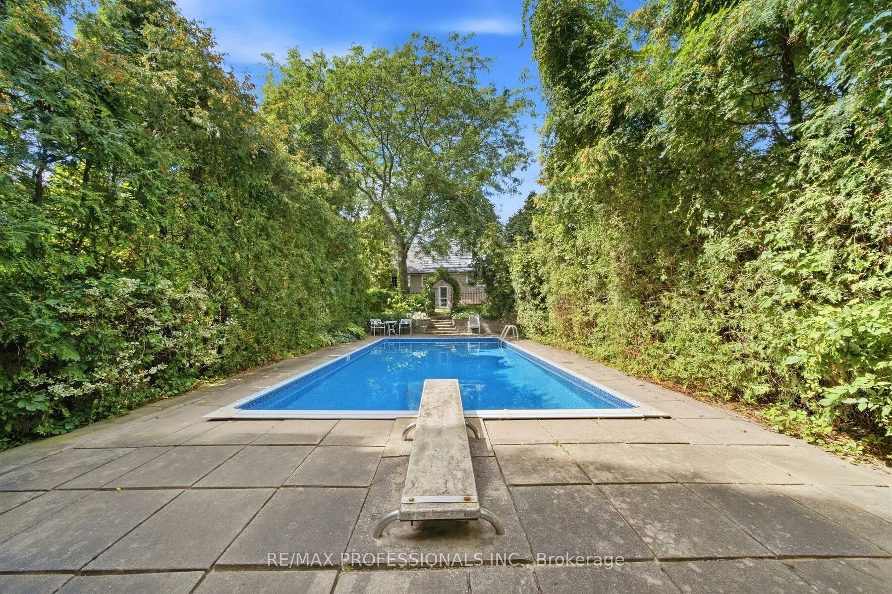 15 Hartfield Court