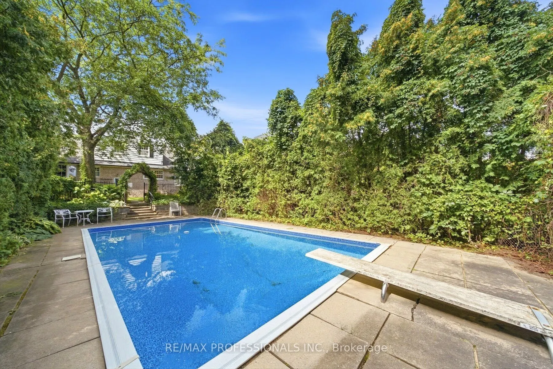 15 Hartfield Court