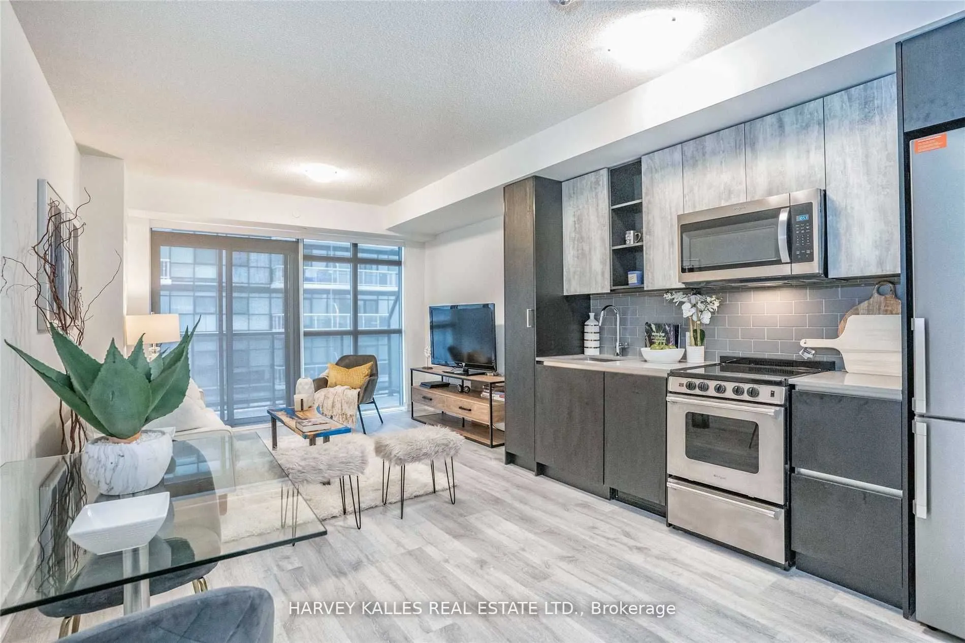 251 Manitoba Street #909