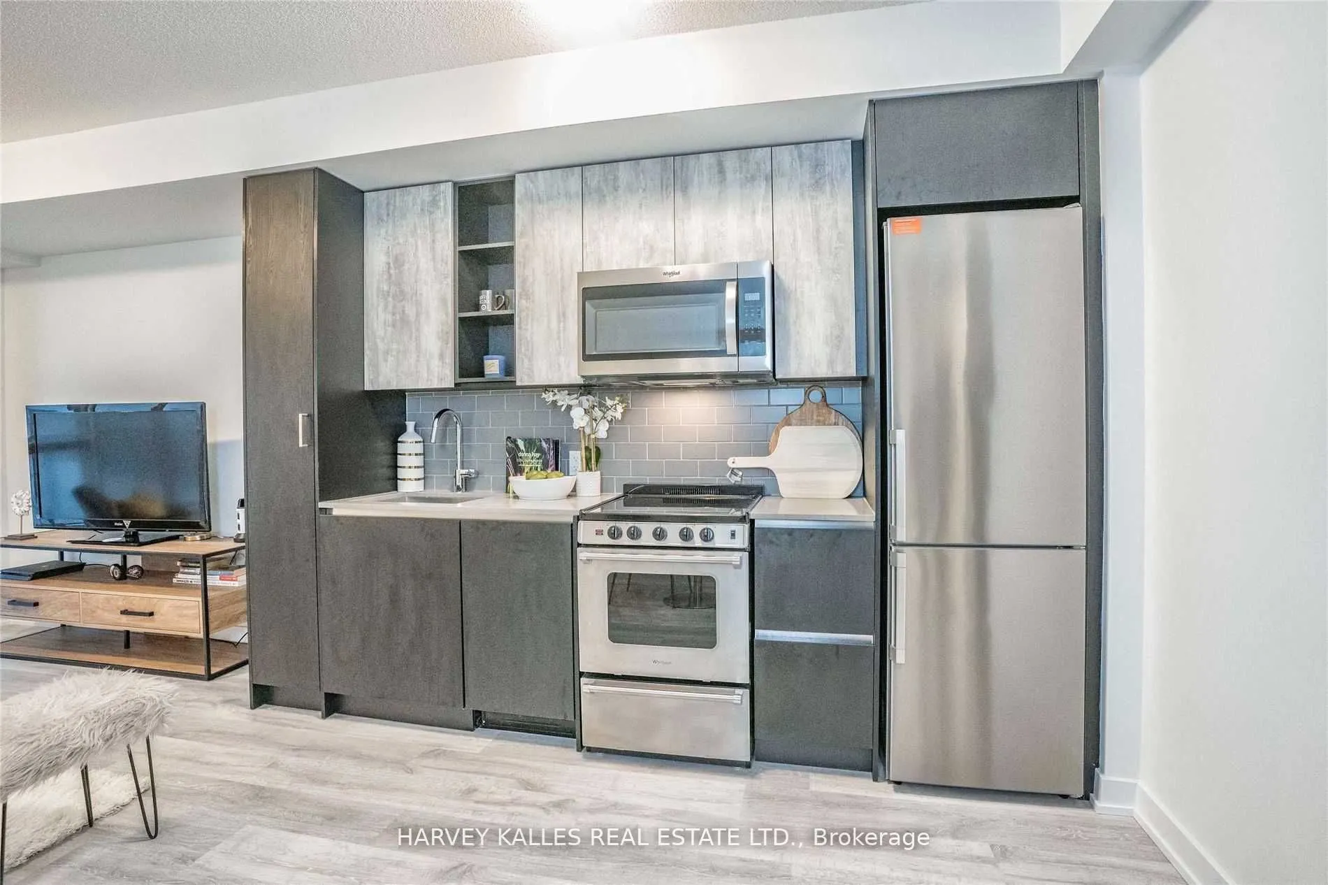 251 Manitoba Street #909