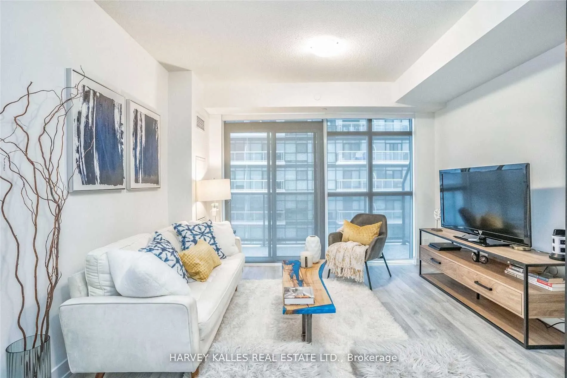 251 Manitoba Street #909