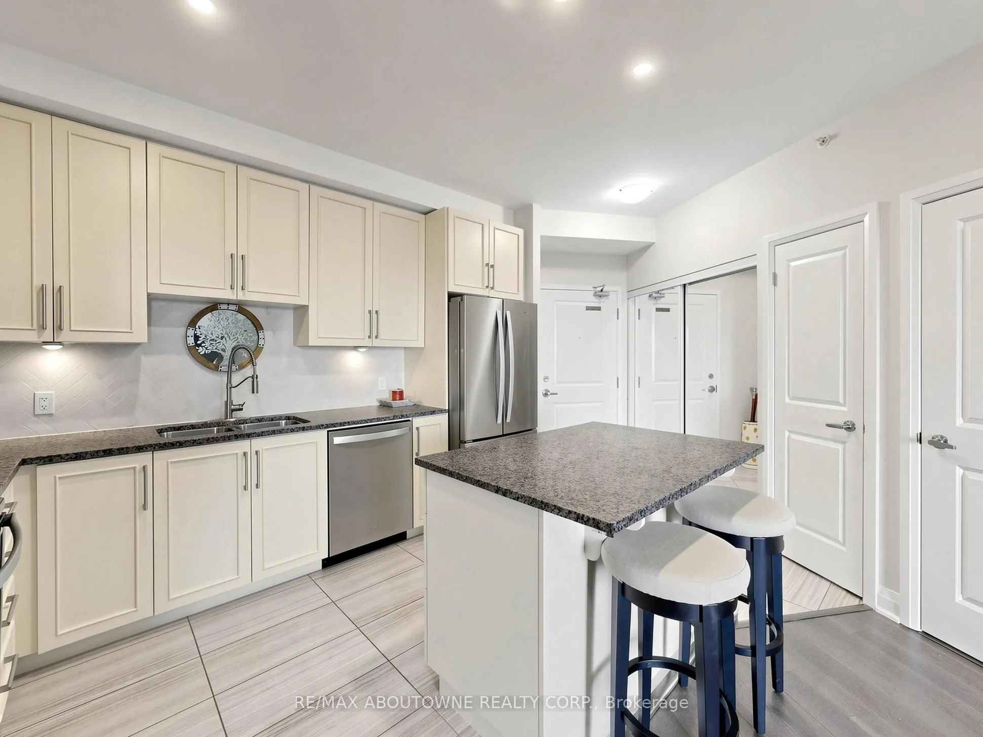 630 Sauve Street #418