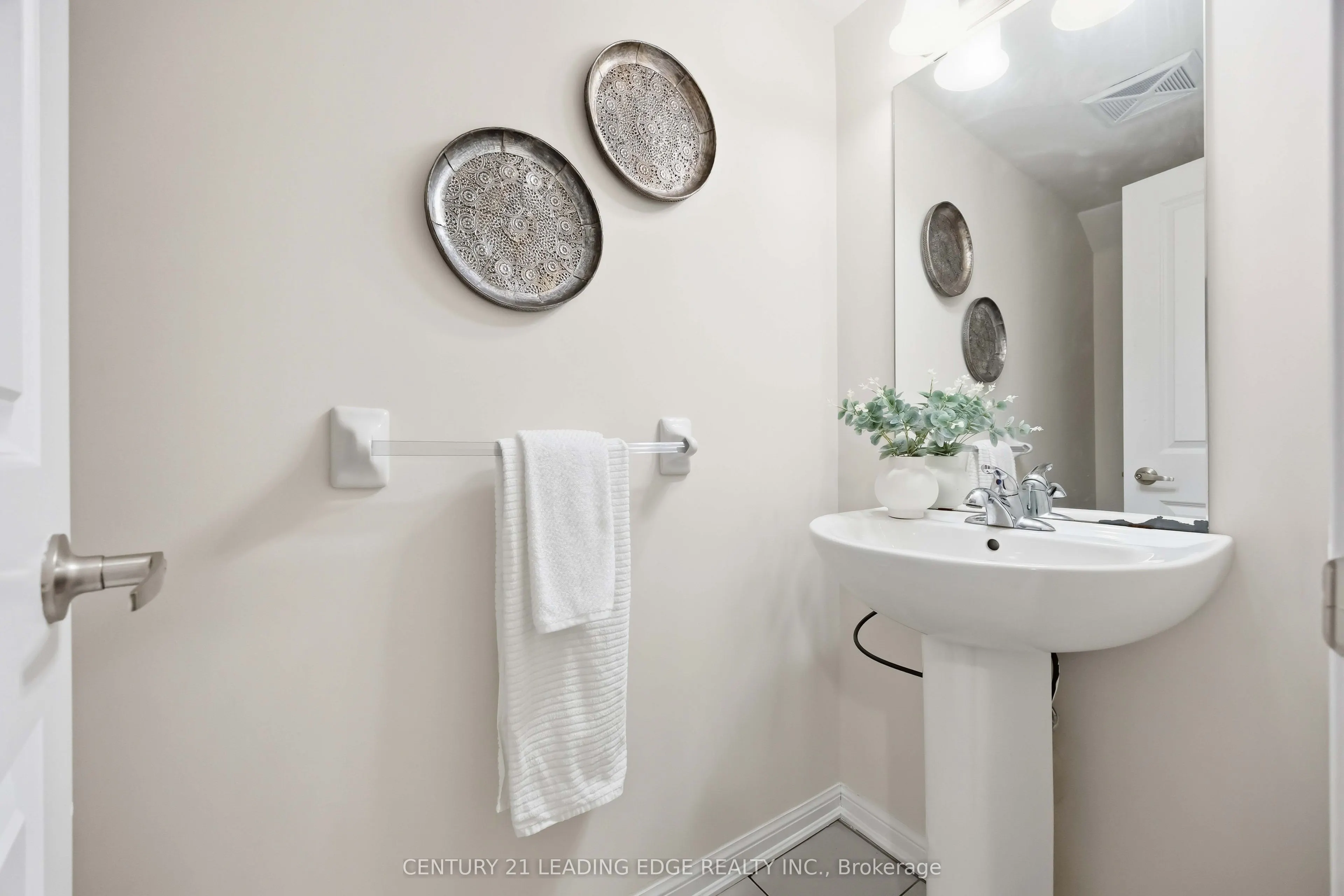380 Hopewell Avenue #121
