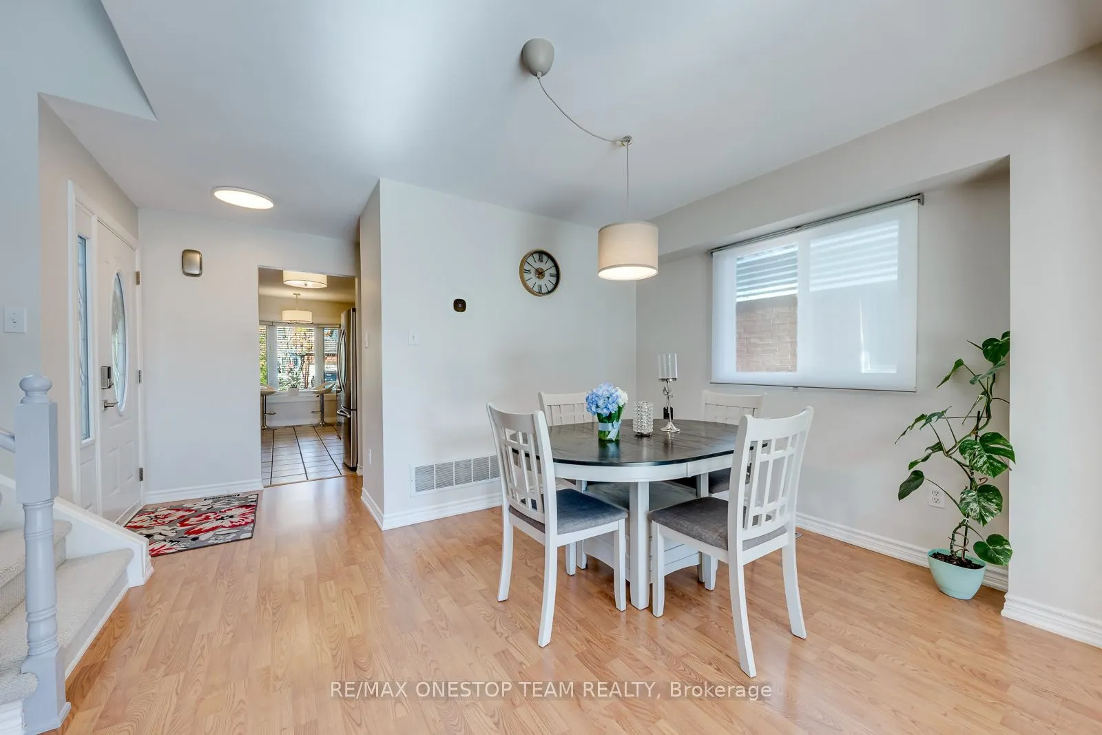 2070 Glenada Crescent