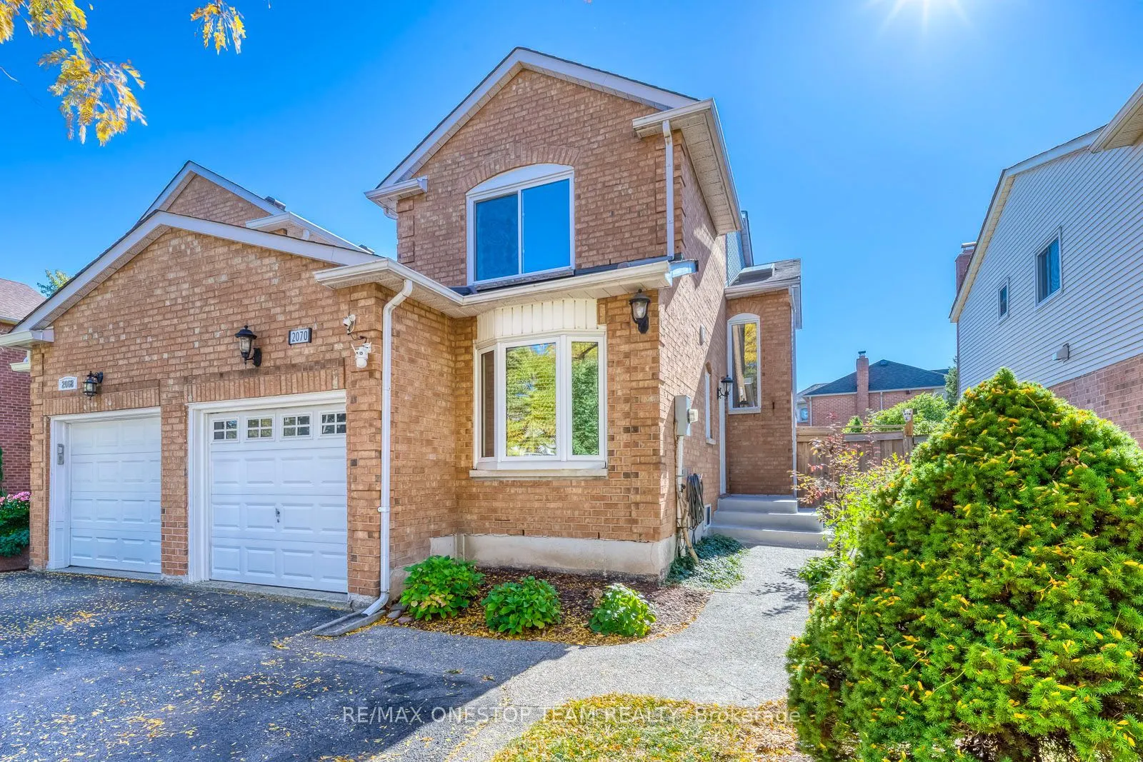 2070 Glenada Crescent