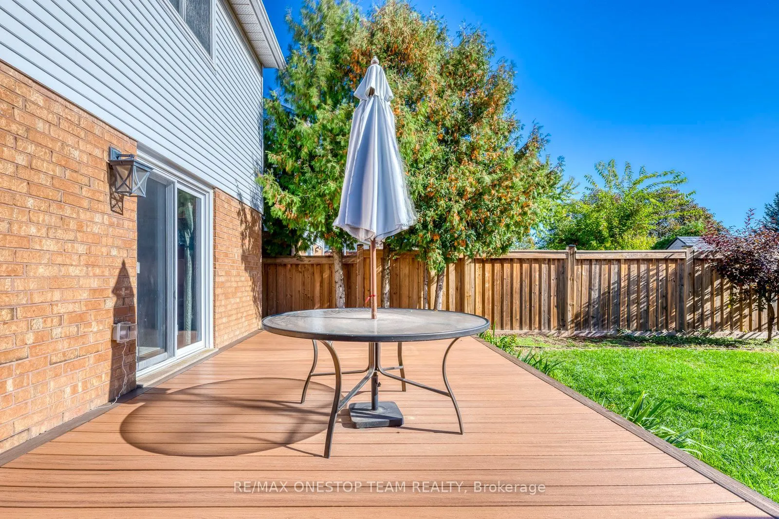 2070 Glenada Crescent