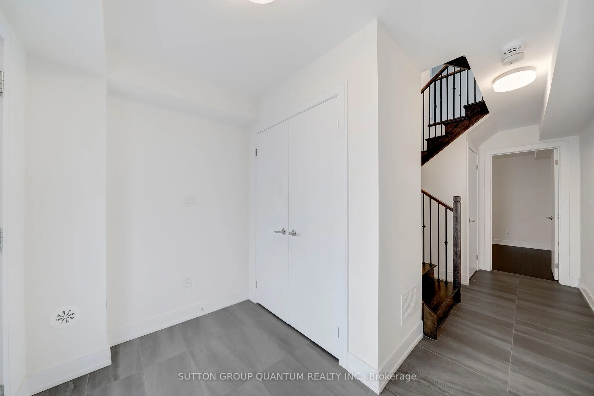 1401 Clarriage Court