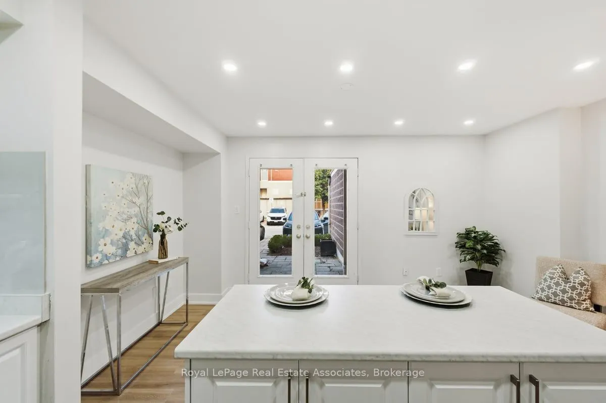 3975 Eglinton Avenue W #16