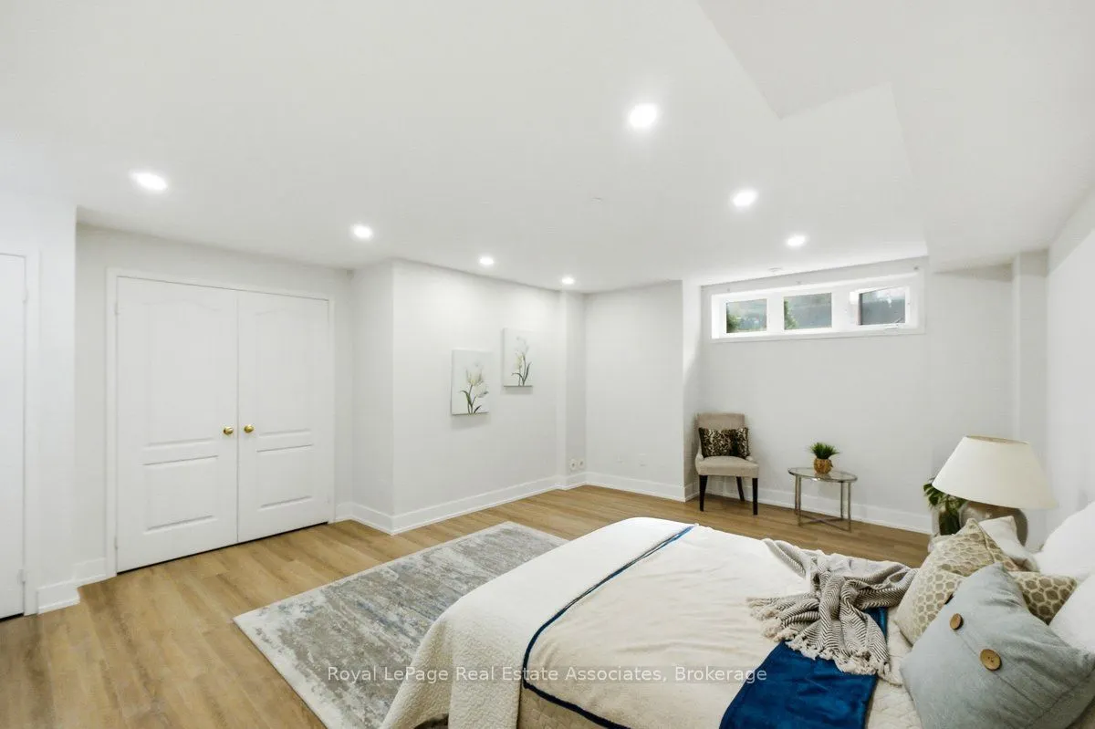 3975 Eglinton Avenue W #16