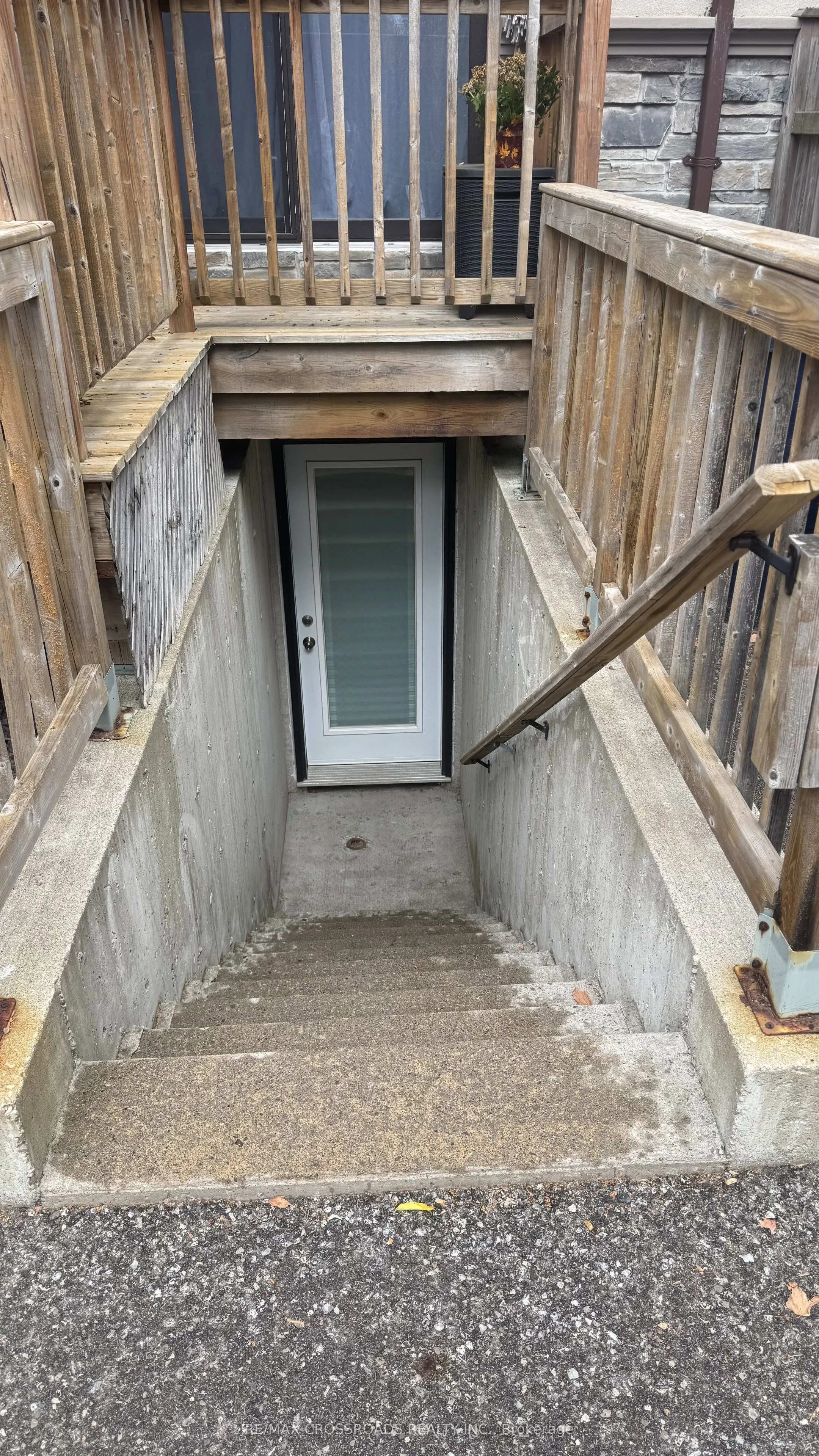 43 Waniska Avenue