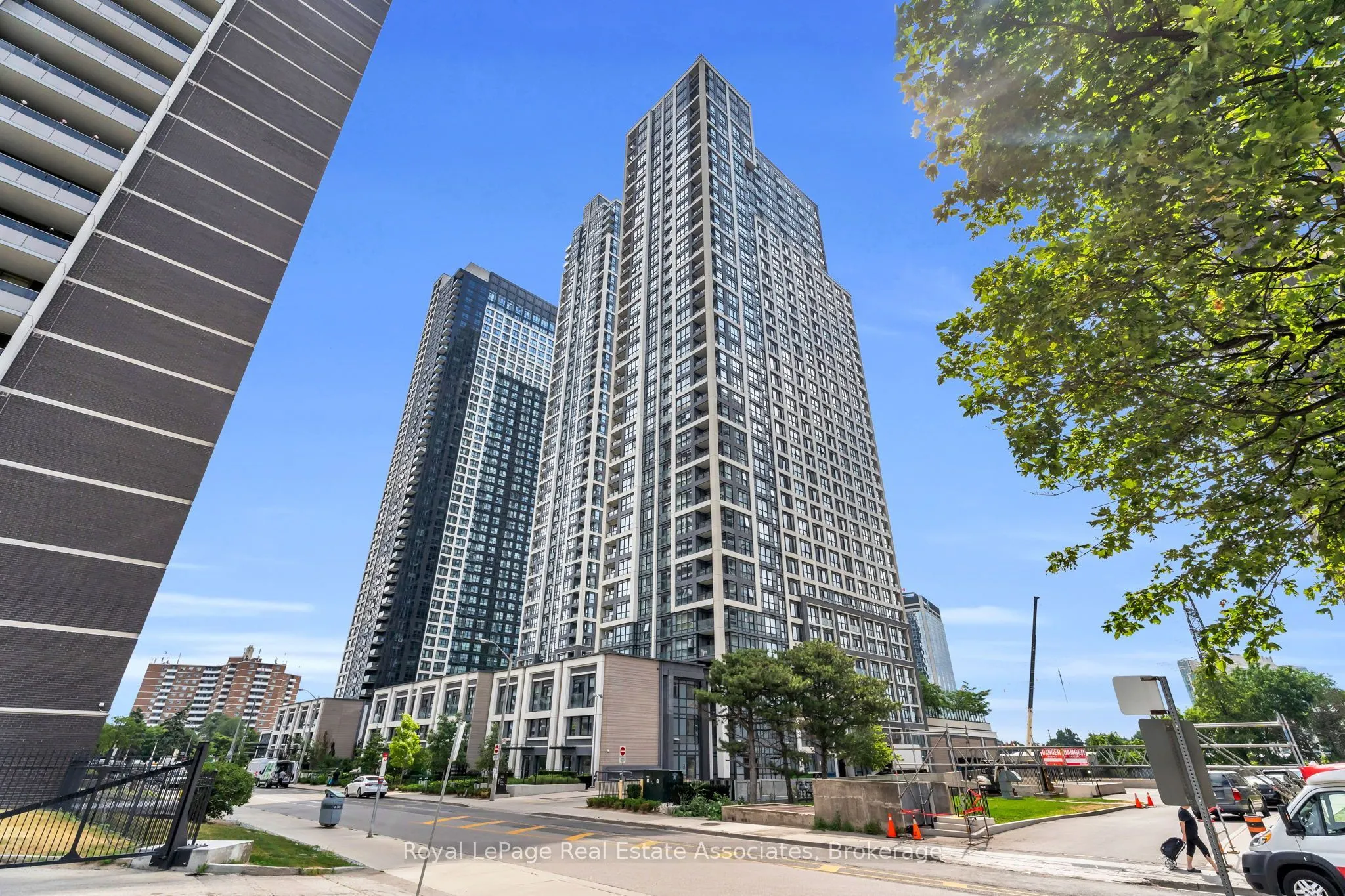 5 Mabelle Avenue #335