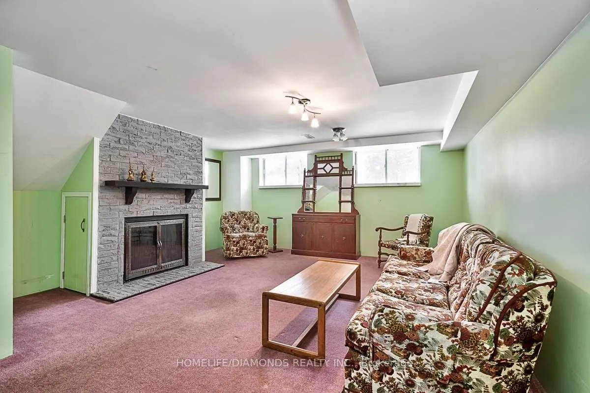 35 EDENBOROUGH Drive