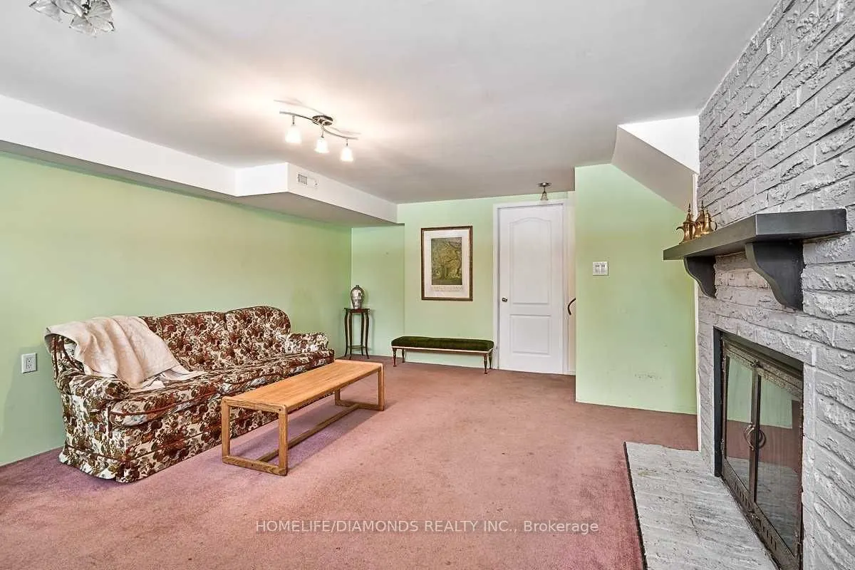 35 EDENBOROUGH Drive