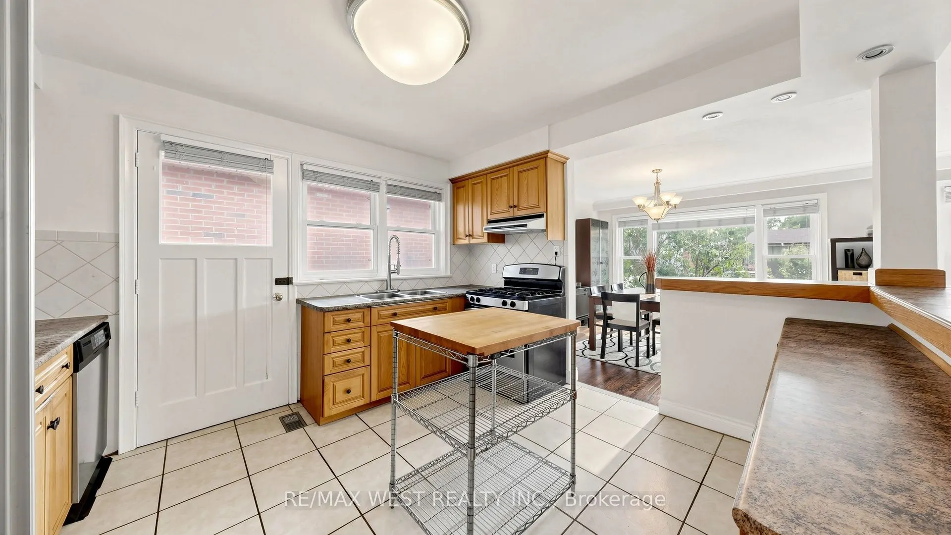 32 Allonsius Drive