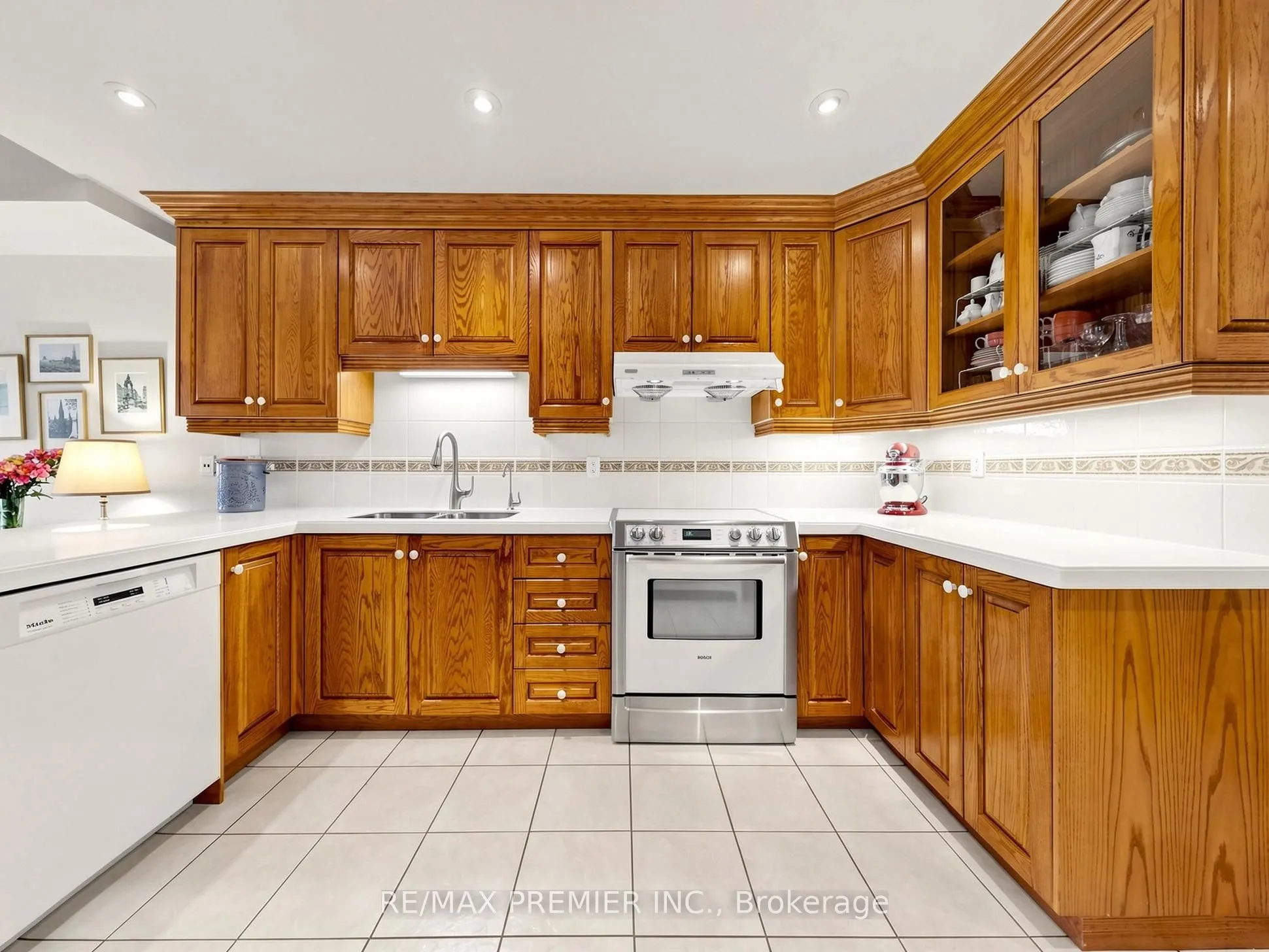 30 Anglesey Boulevard ##301