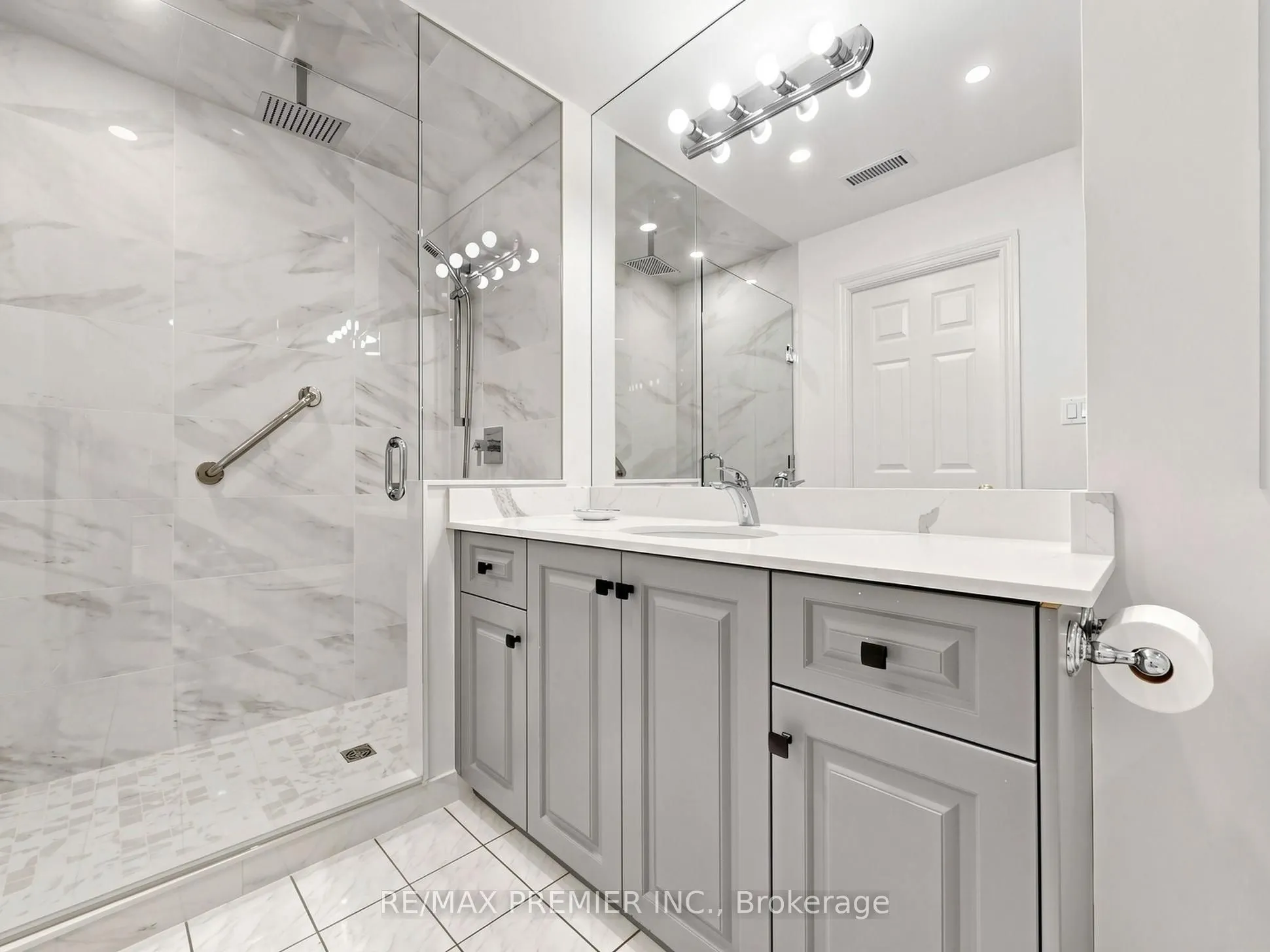 30 Anglesey Boulevard ##301