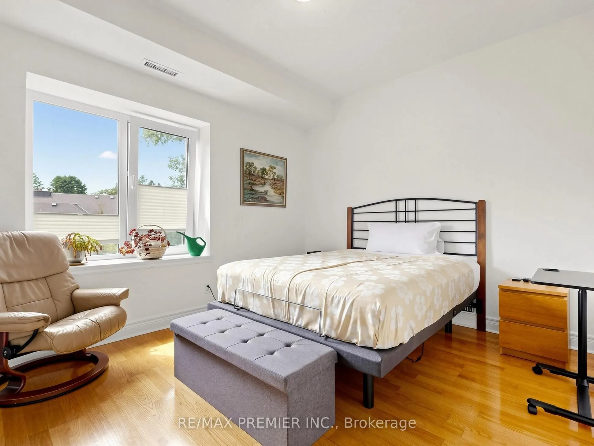 30 Anglesey Boulevard ##301