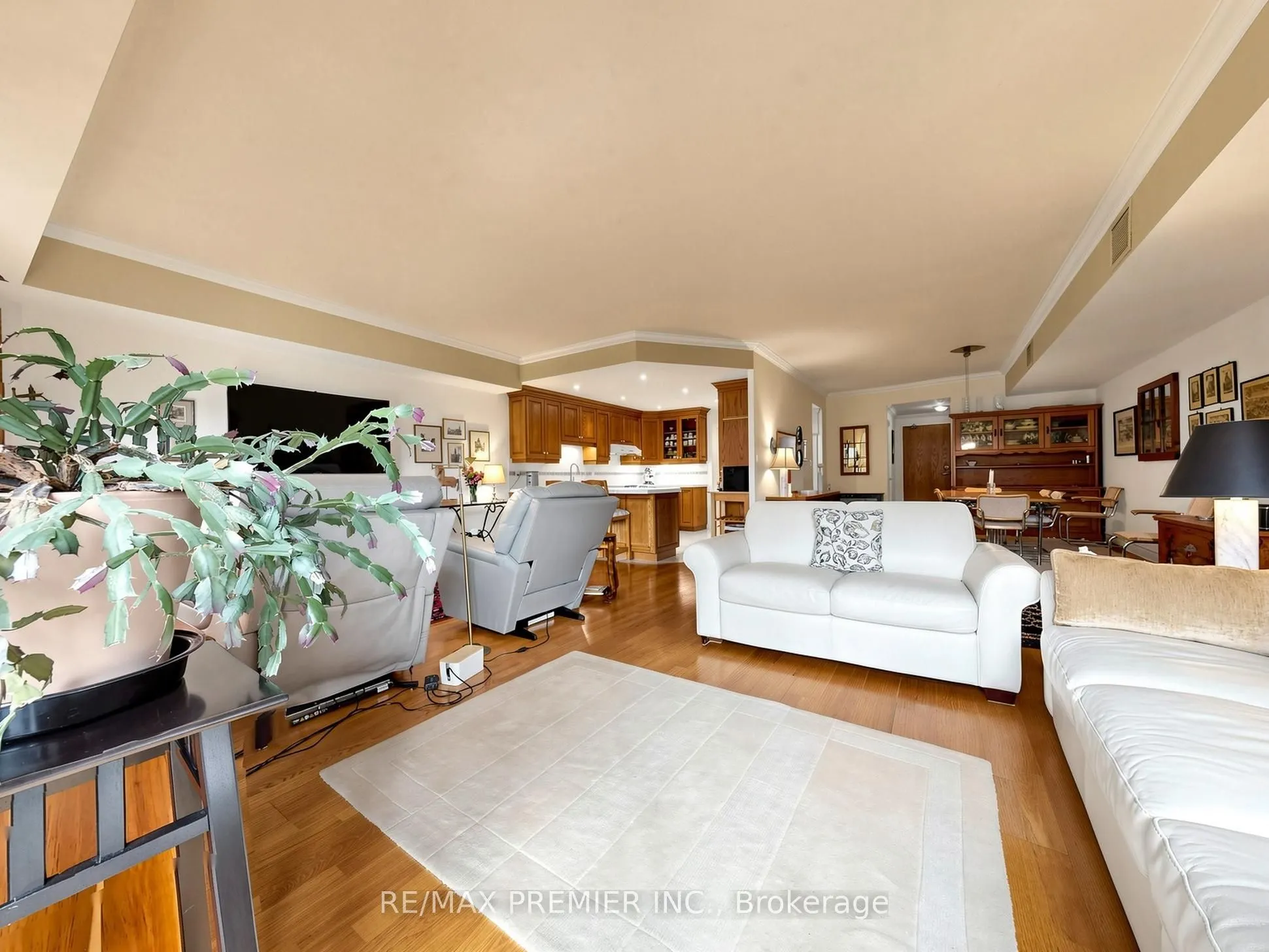 30 Anglesey Boulevard ##301