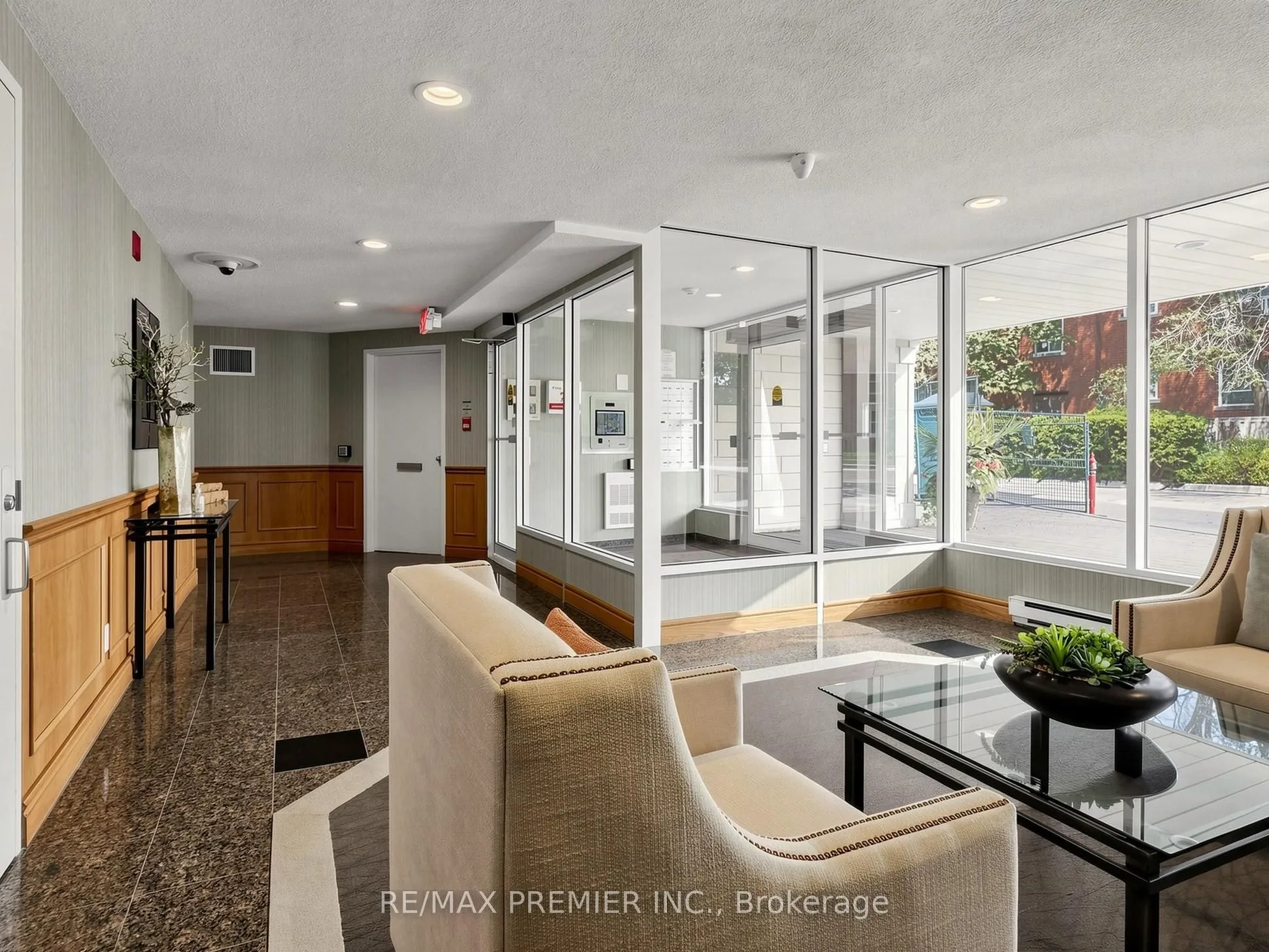 30 Anglesey Boulevard ##301