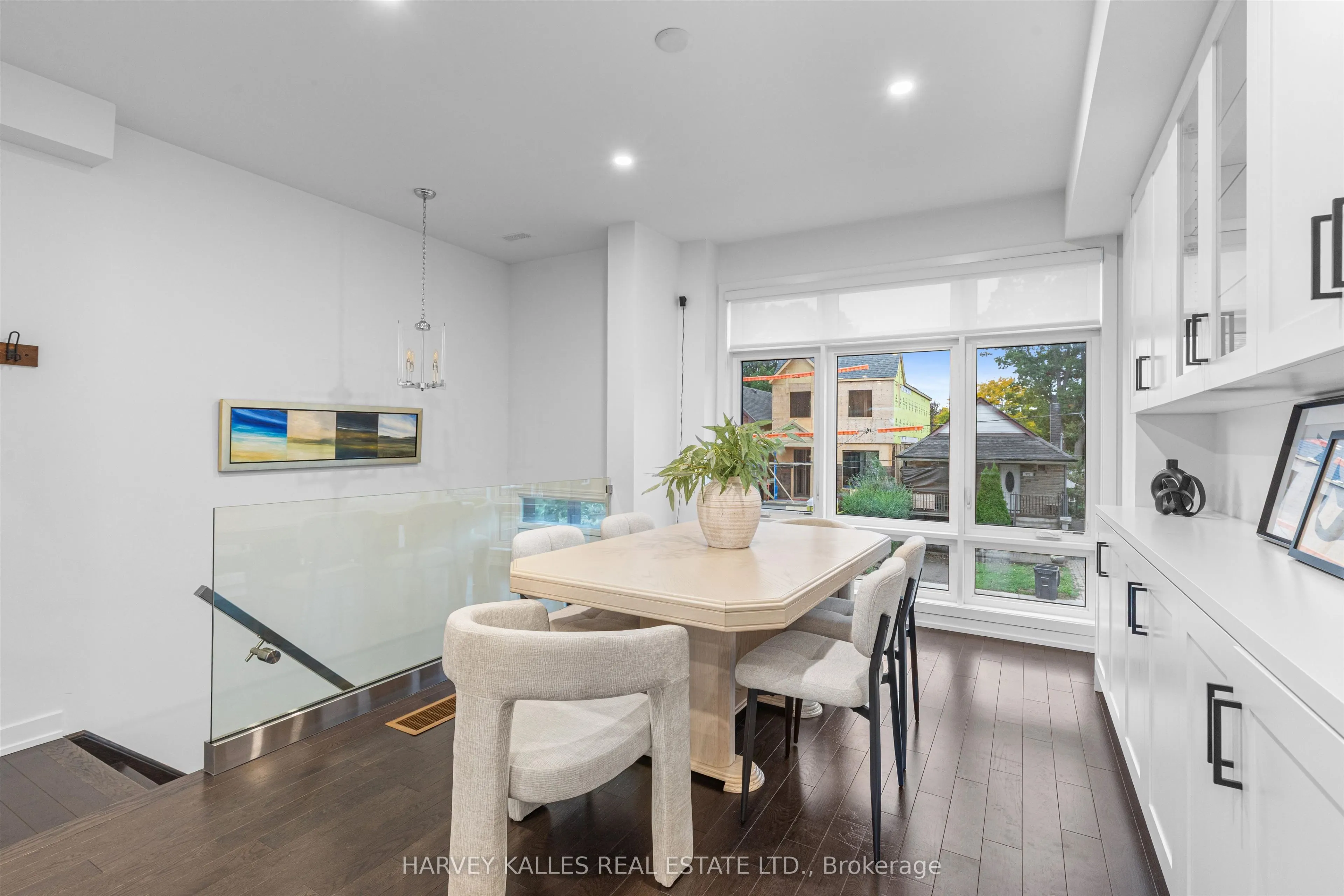 609A Harvie Avenue