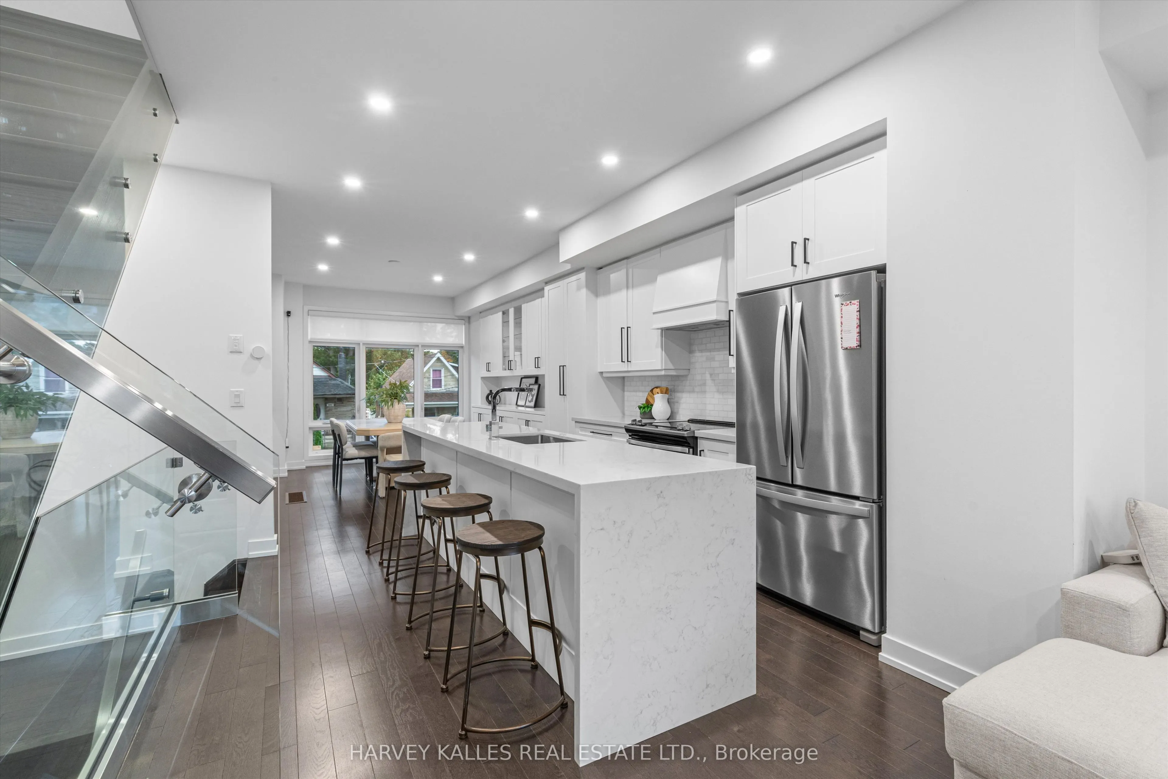 609A Harvie Avenue